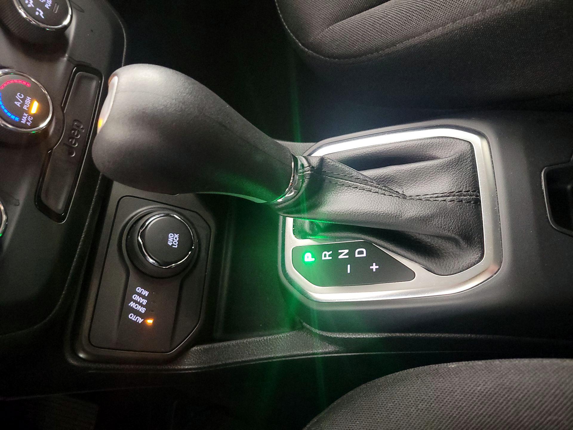 Thumbnail: 2020 Jeep Renegade - 17