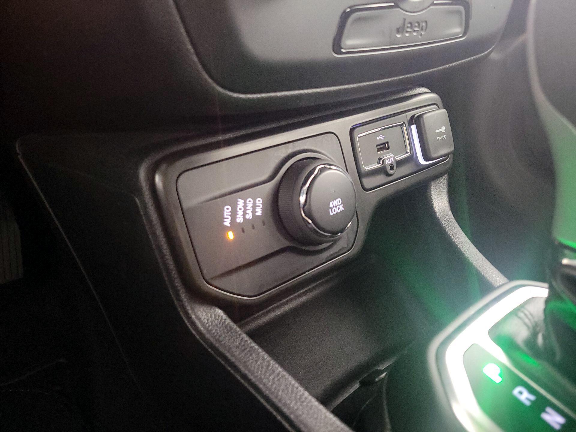 Thumbnail: 2020 Jeep Renegade - 18