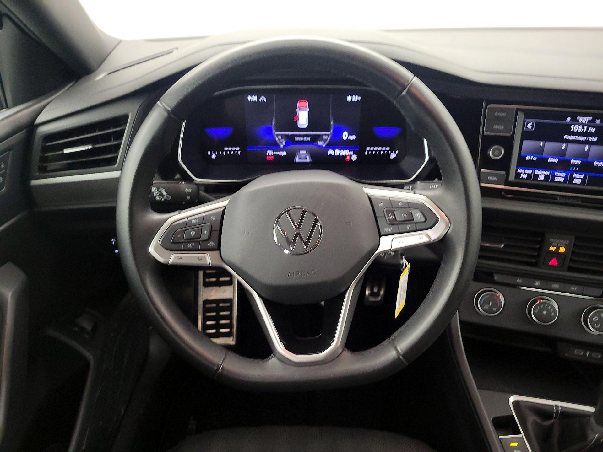 Thumbnail: 2023 Volkswagen Jetta - 10