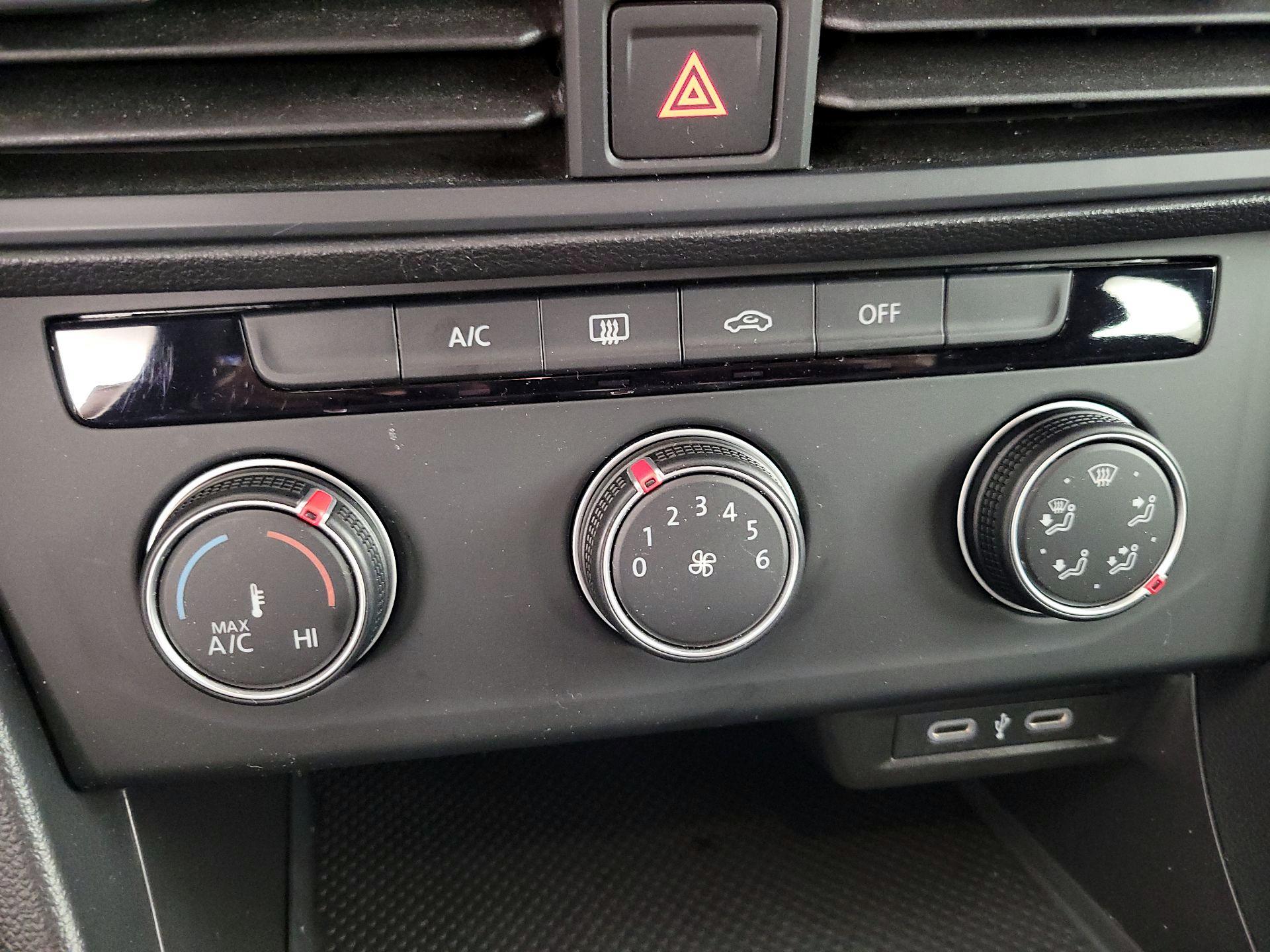 Thumbnail: 2023 Volkswagen Jetta - 16