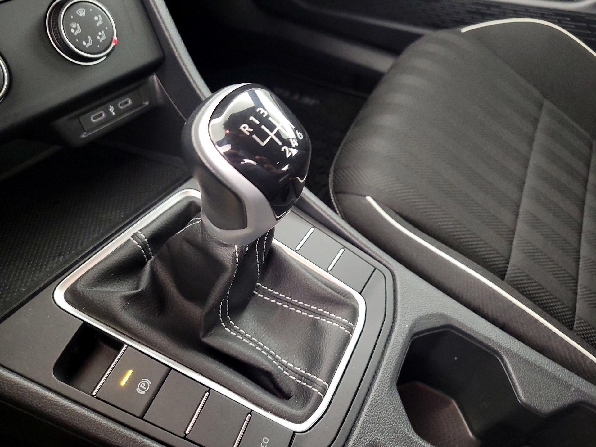 Thumbnail: 2023 Volkswagen Jetta - 17