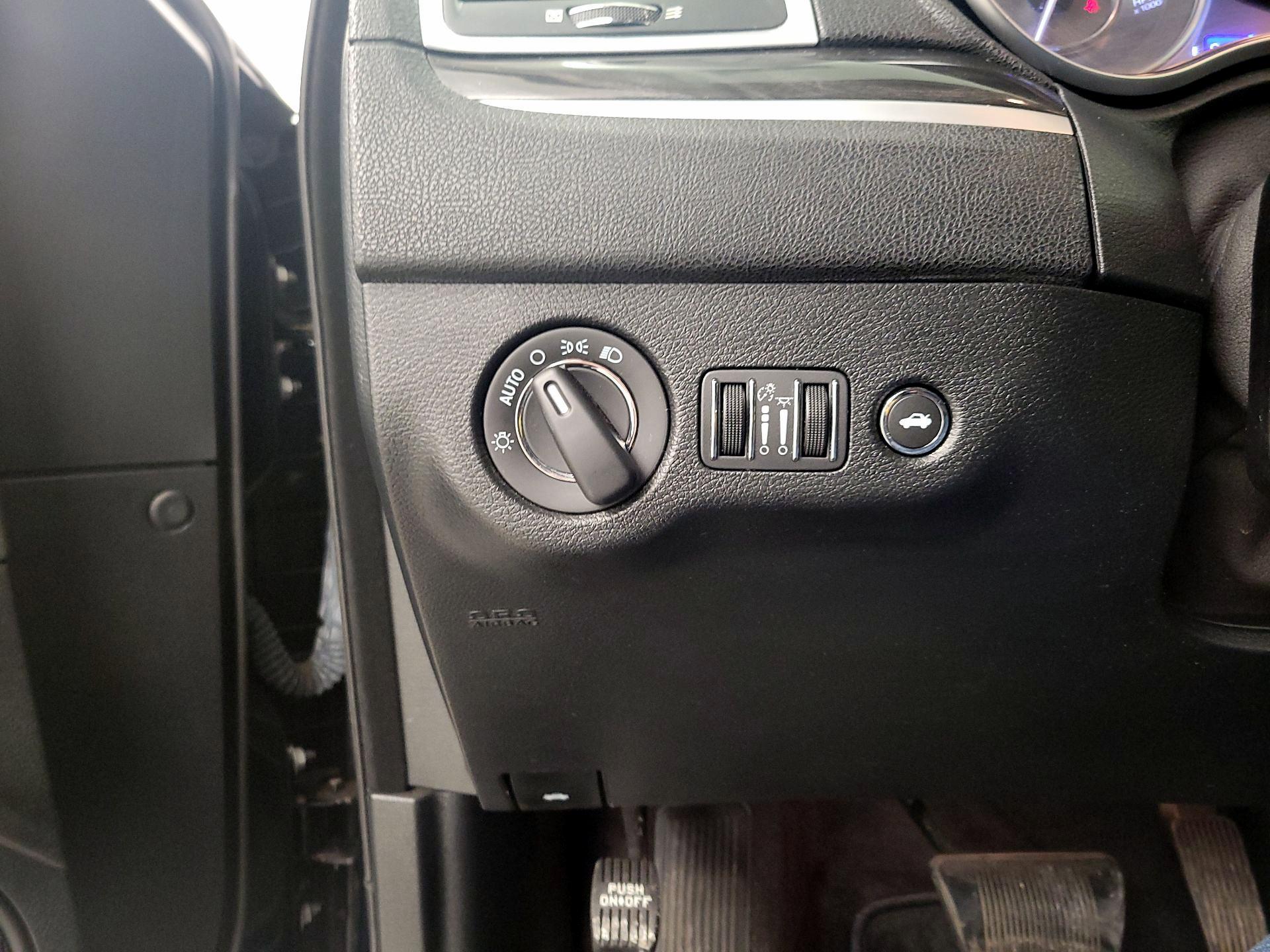 Thumbnail: 2018 Chrysler 300 - 13