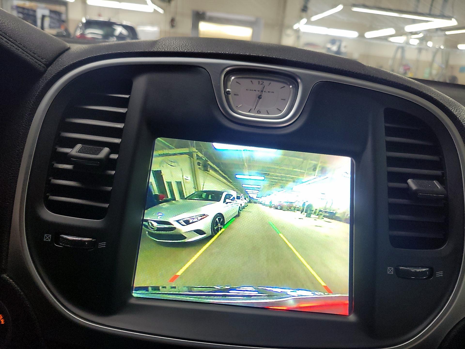 Thumbnail: 2018 Chrysler 300 - 14