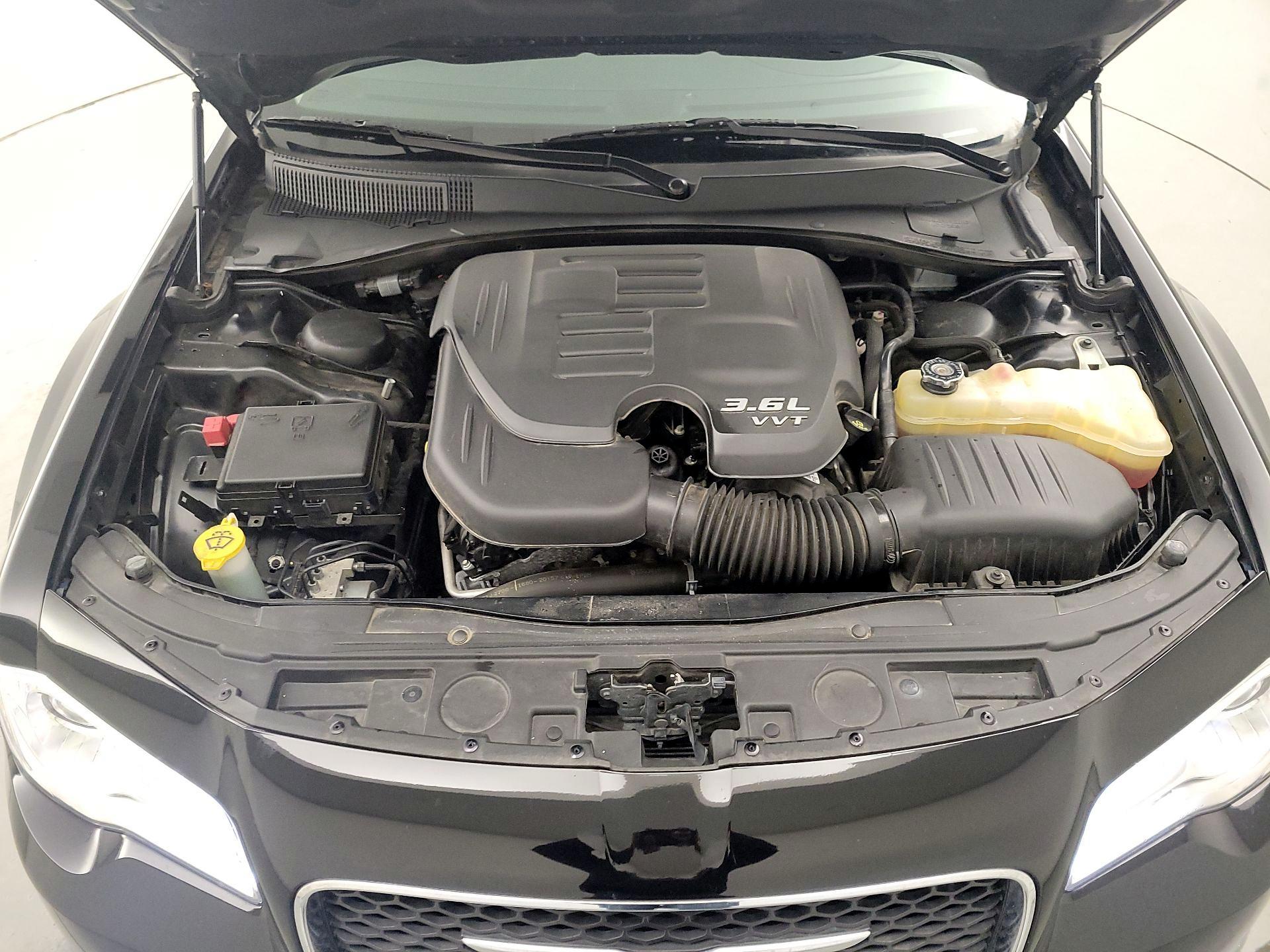 Thumbnail: 2018 Chrysler 300 - 20