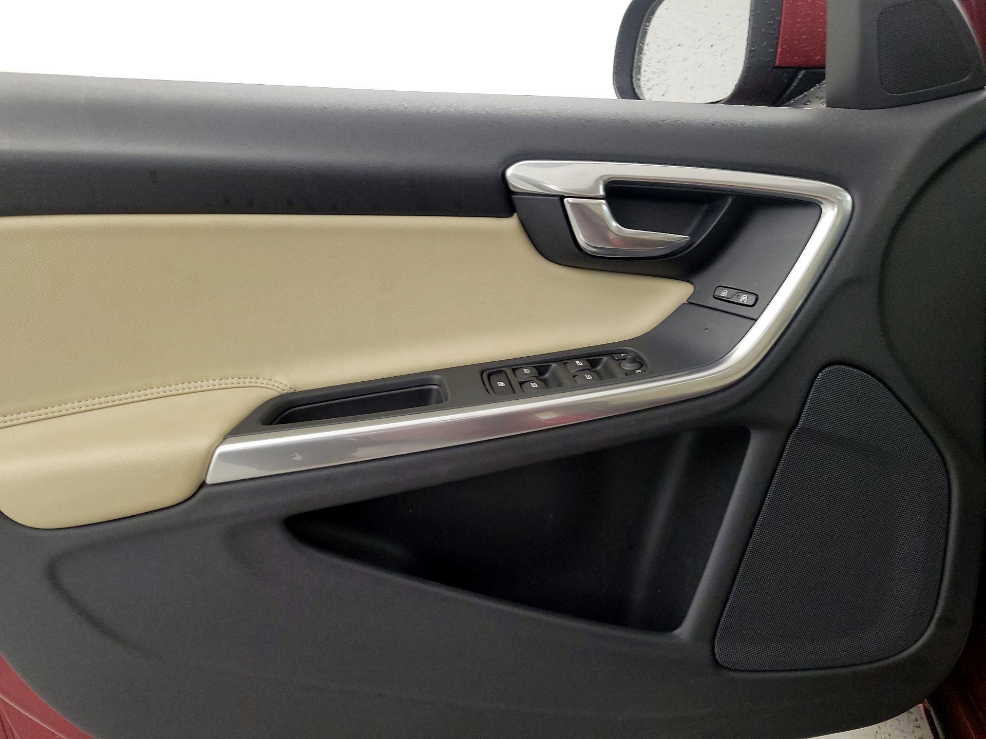 Thumbnail: 2016 Volvo S60 - 12