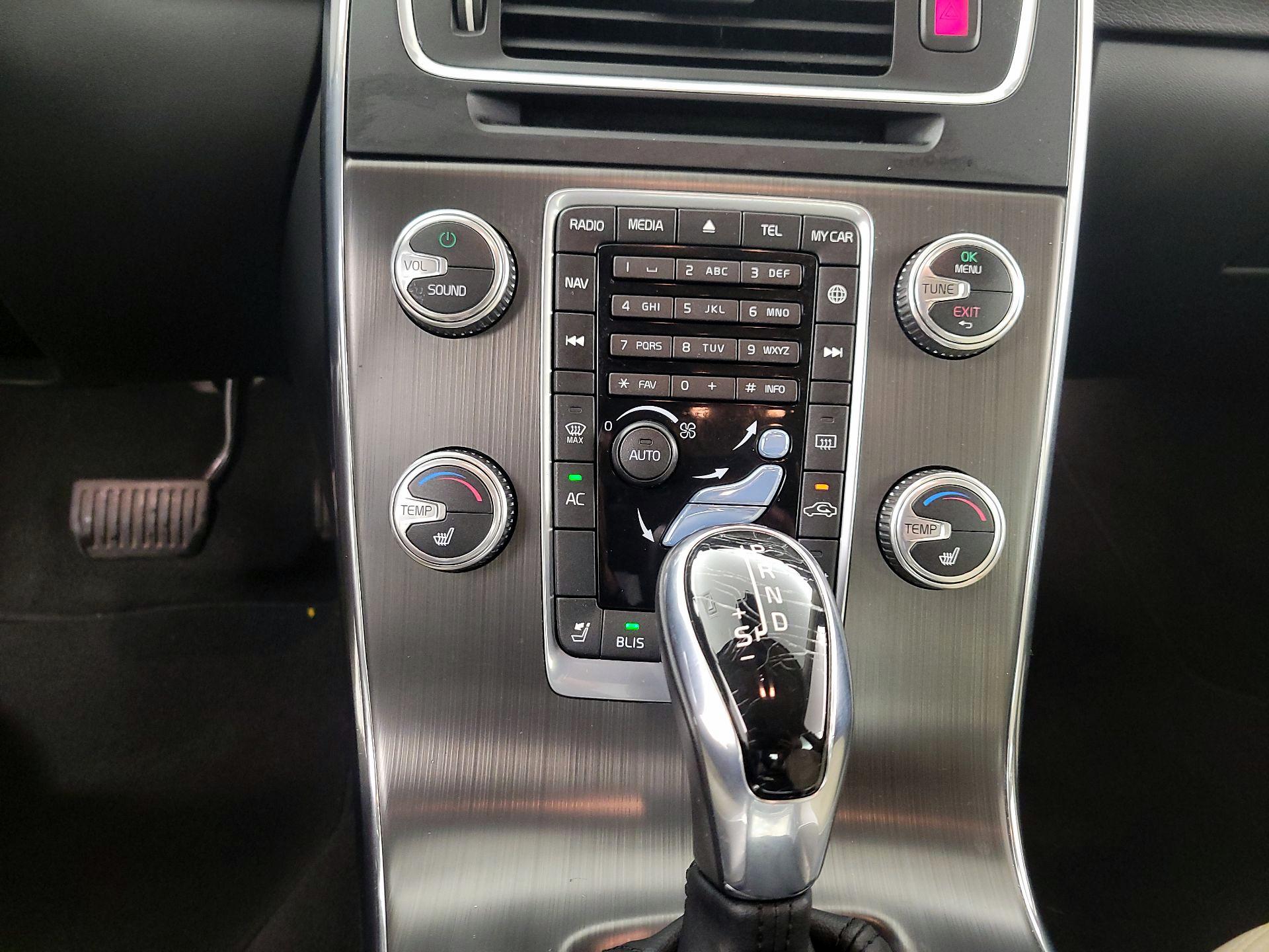 Thumbnail: 2016 Volvo S60 - 15