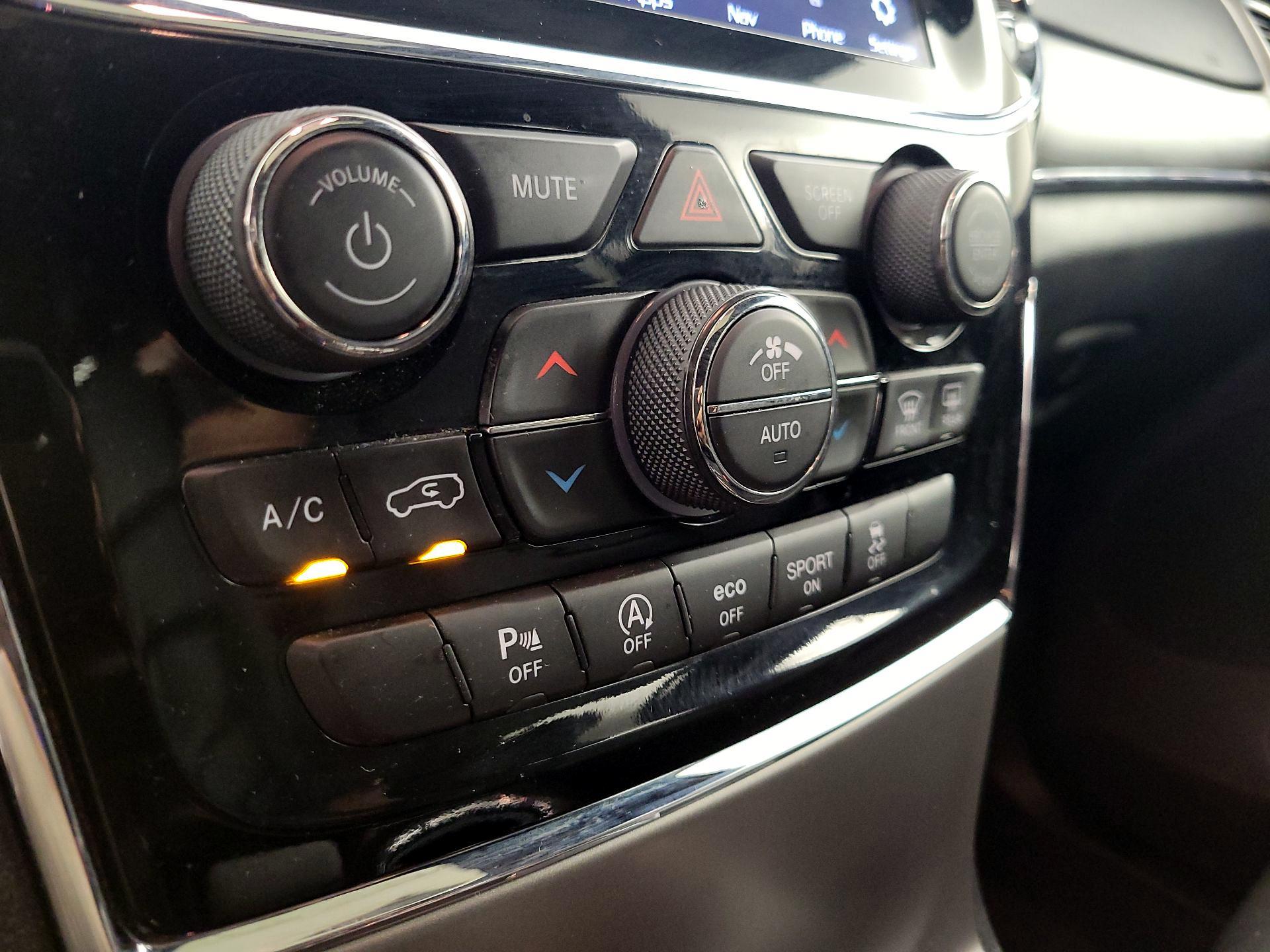 Thumbnail: 2020 Jeep Grand Cherokee - 17