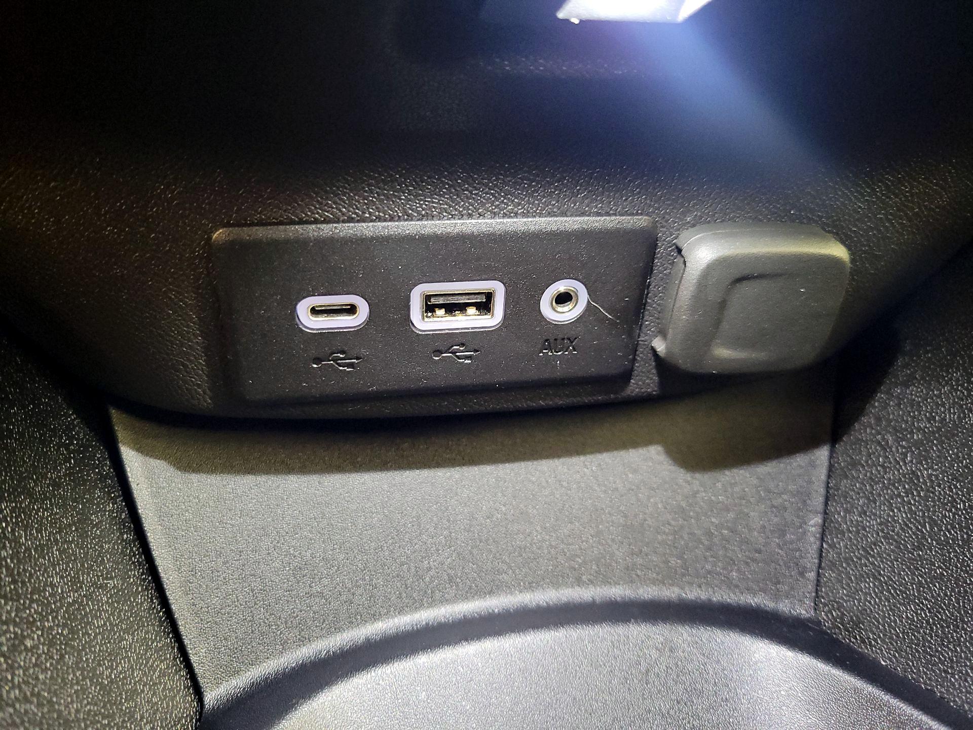 Thumbnail: 2022 Chevrolet Malibu - 18