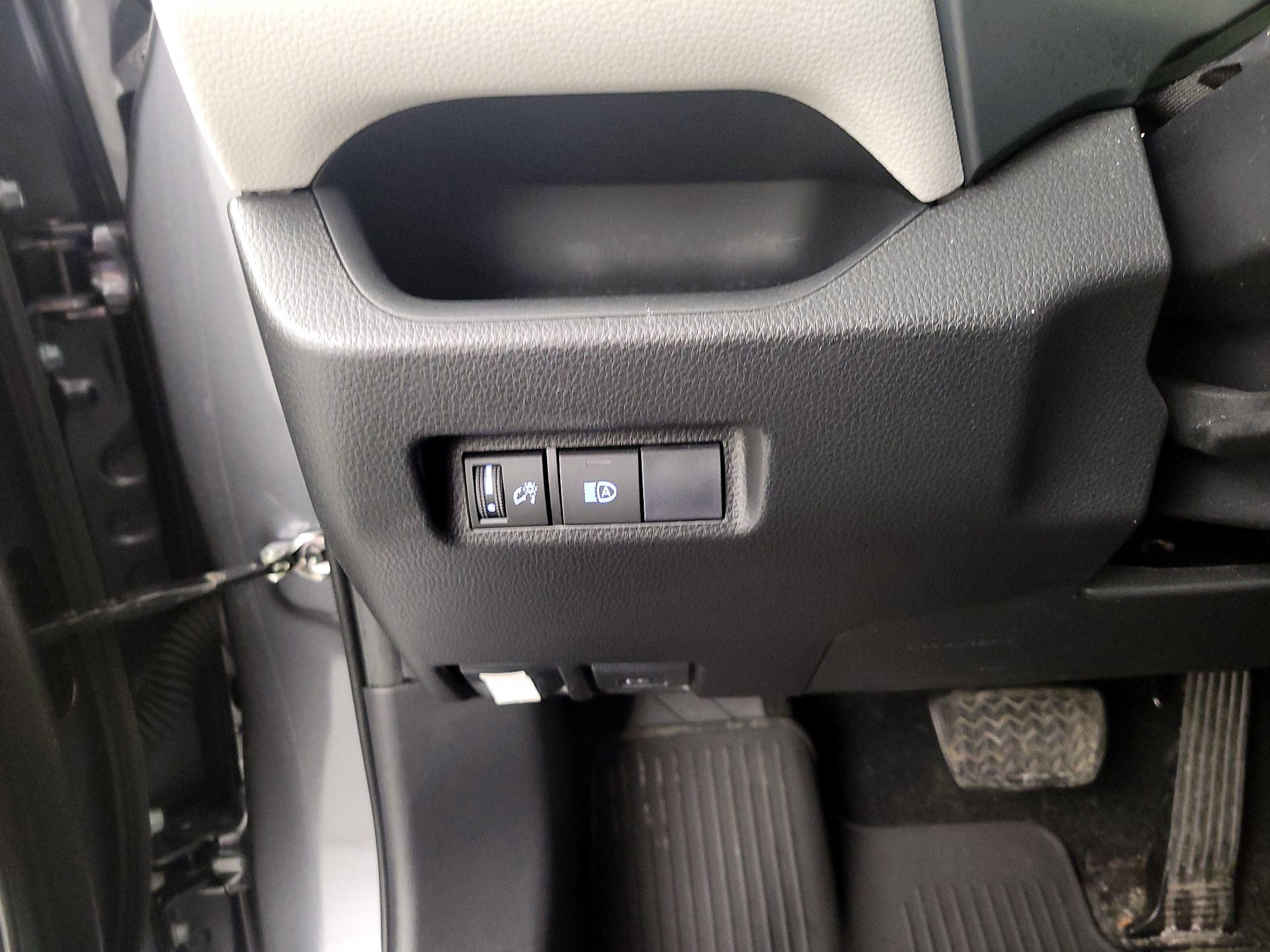 Thumbnail: 2020 Toyota RAV4 - 13