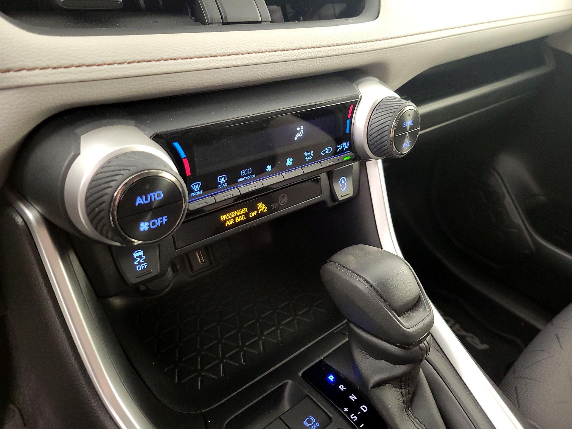 Thumbnail: 2020 Toyota RAV4 - 16