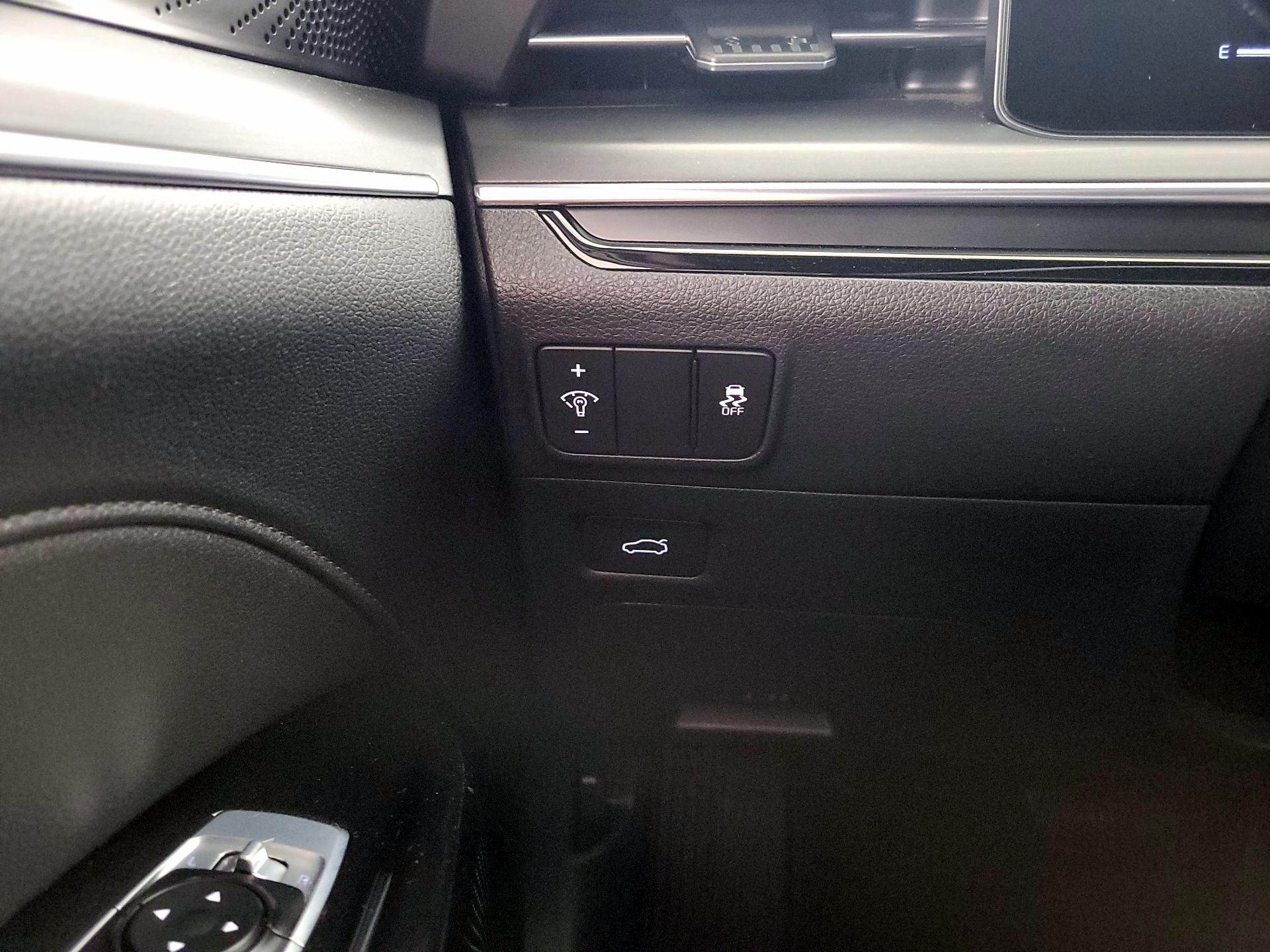 Thumbnail: 2025 Kia K5 - 13