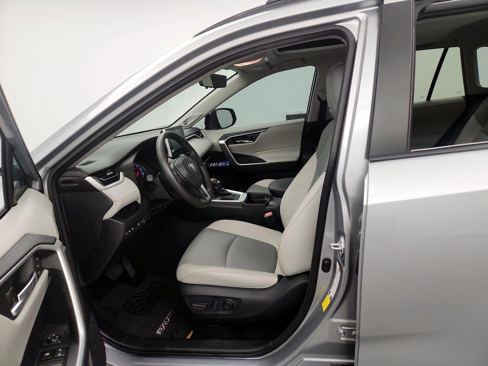 Thumbnail: 2021 Toyota RAV4 - 11