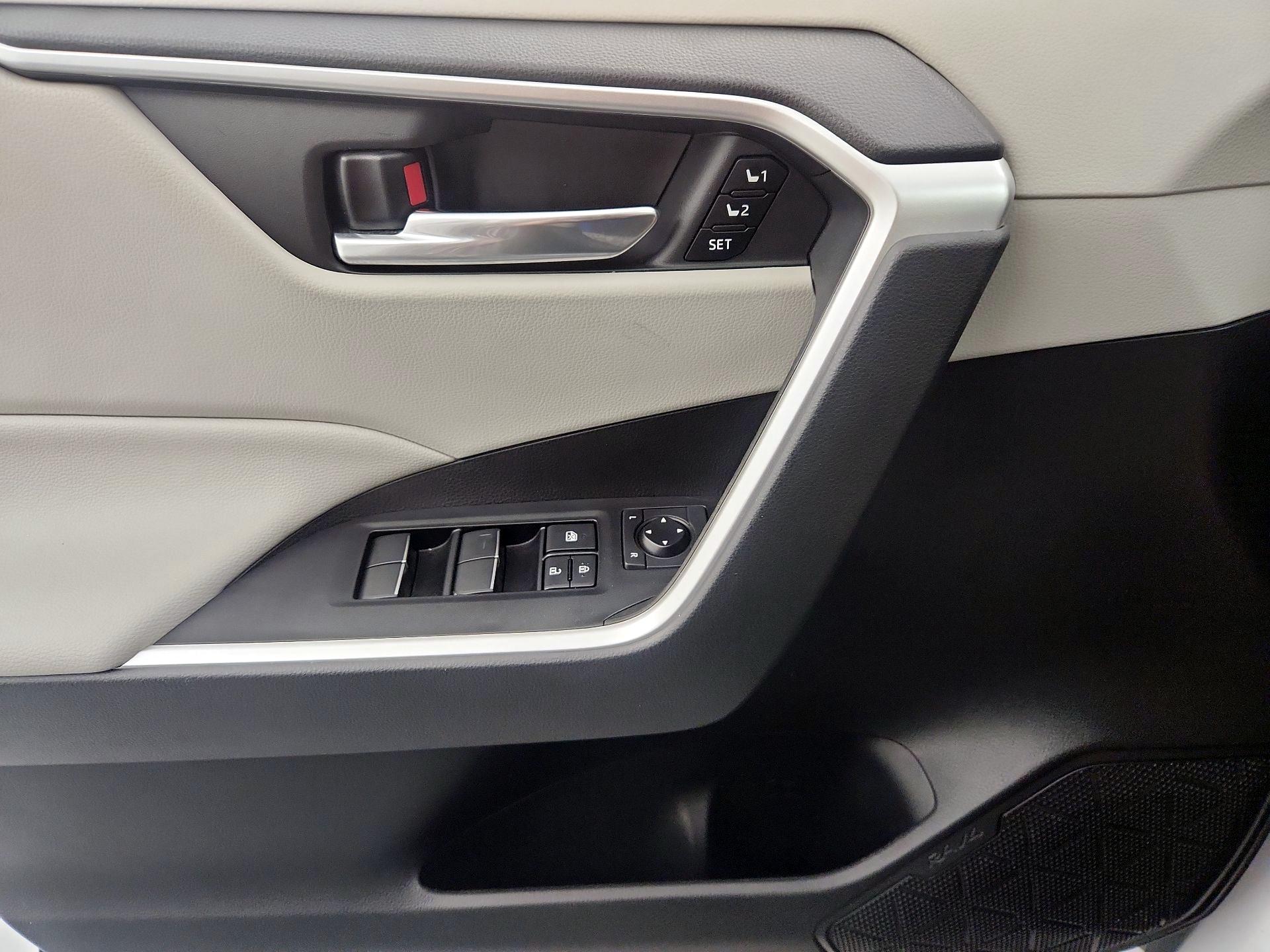 Thumbnail: 2021 Toyota RAV4 - 12