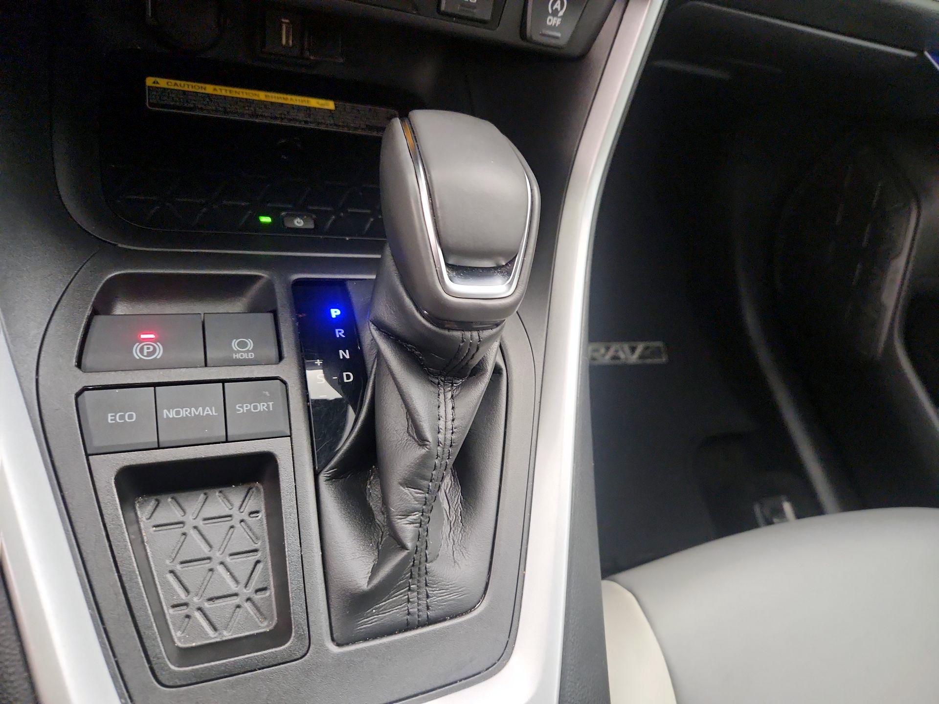 Thumbnail: 2021 Toyota RAV4 - 16