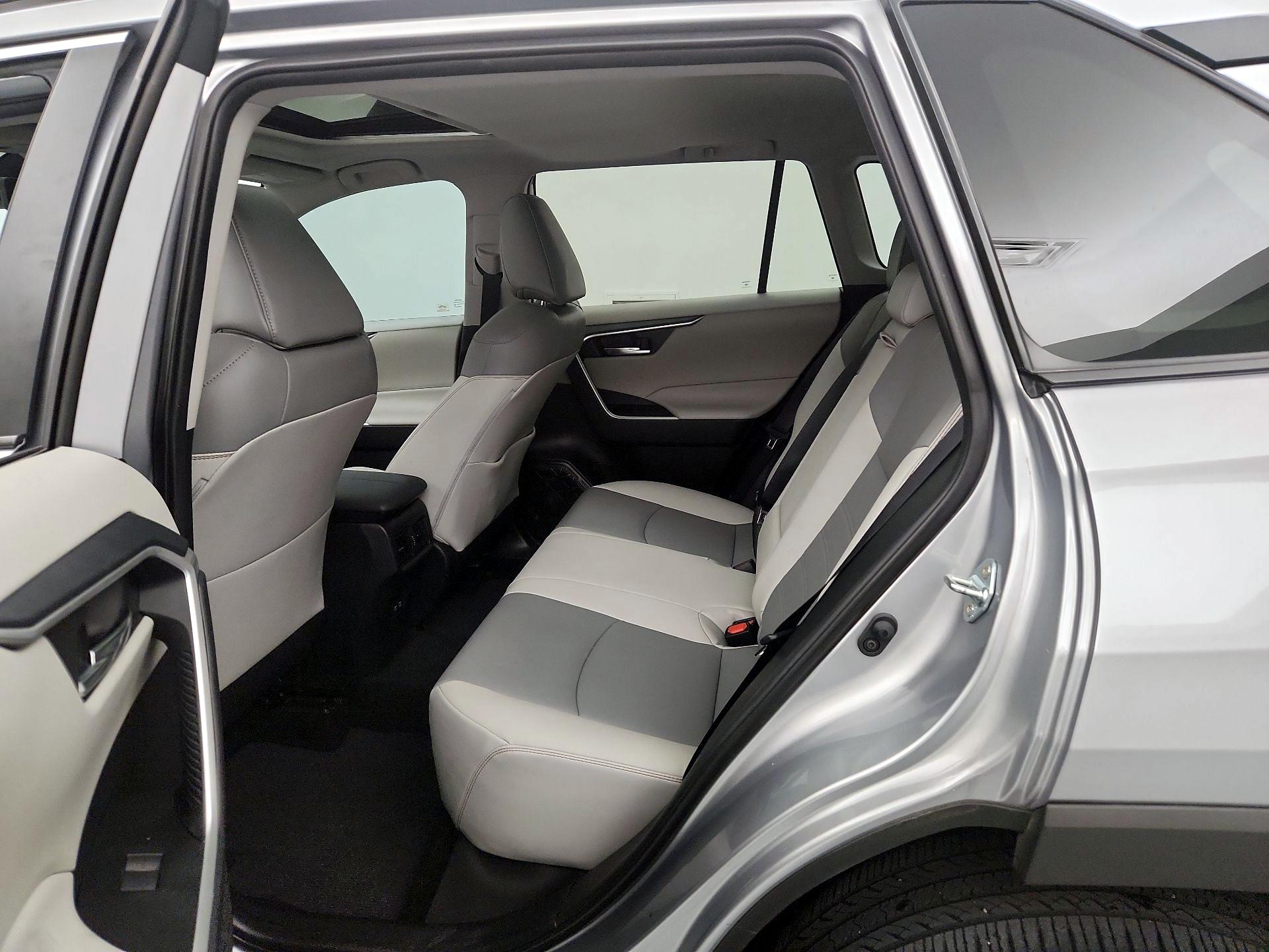 Thumbnail: 2021 Toyota RAV4 - 19