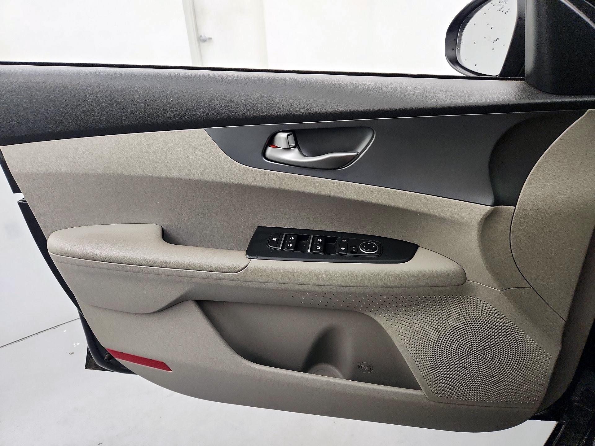 Thumbnail: 2021 Kia Forte - 12