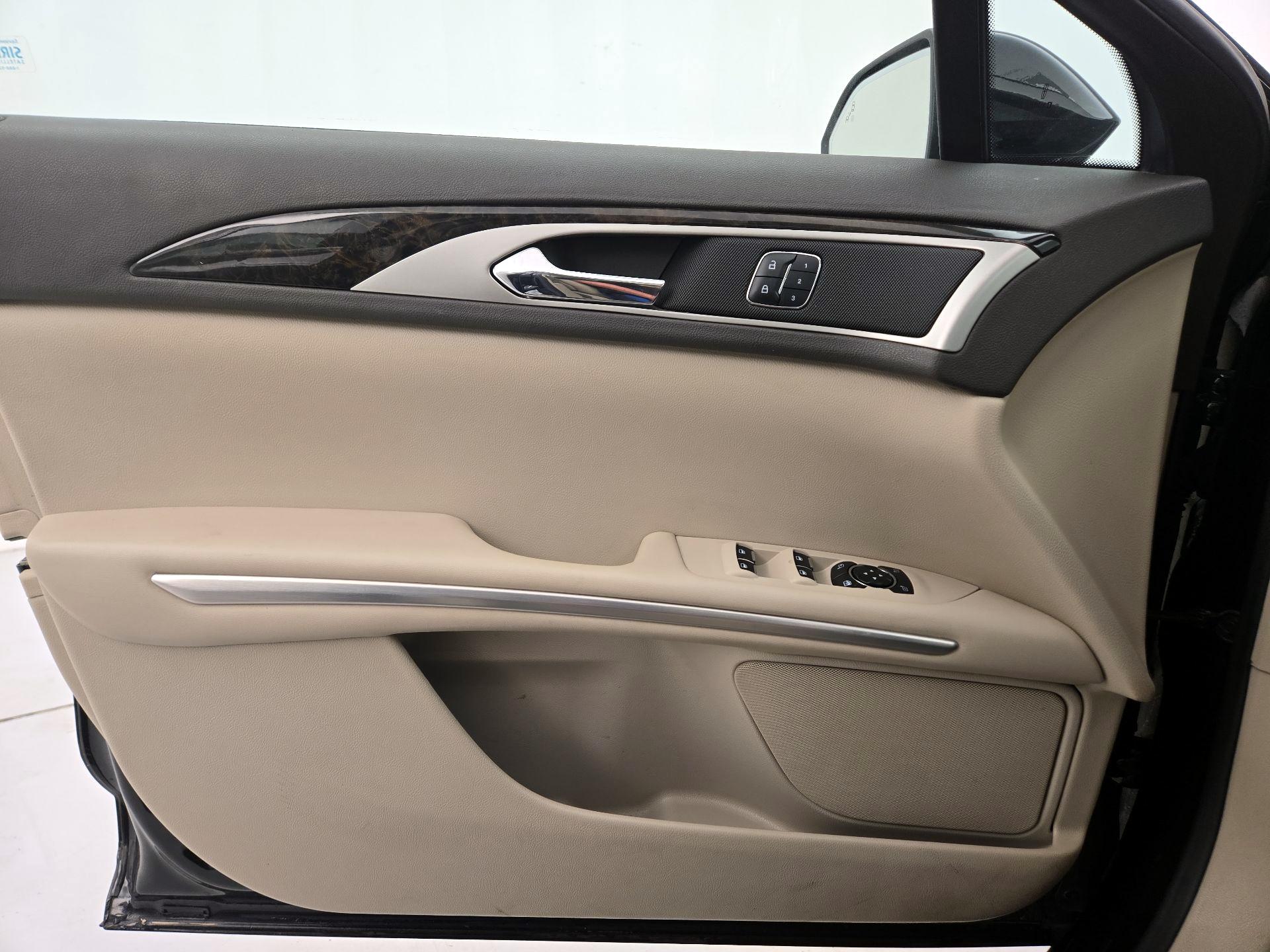 Thumbnail: 2016 Lincoln MKZ - 12