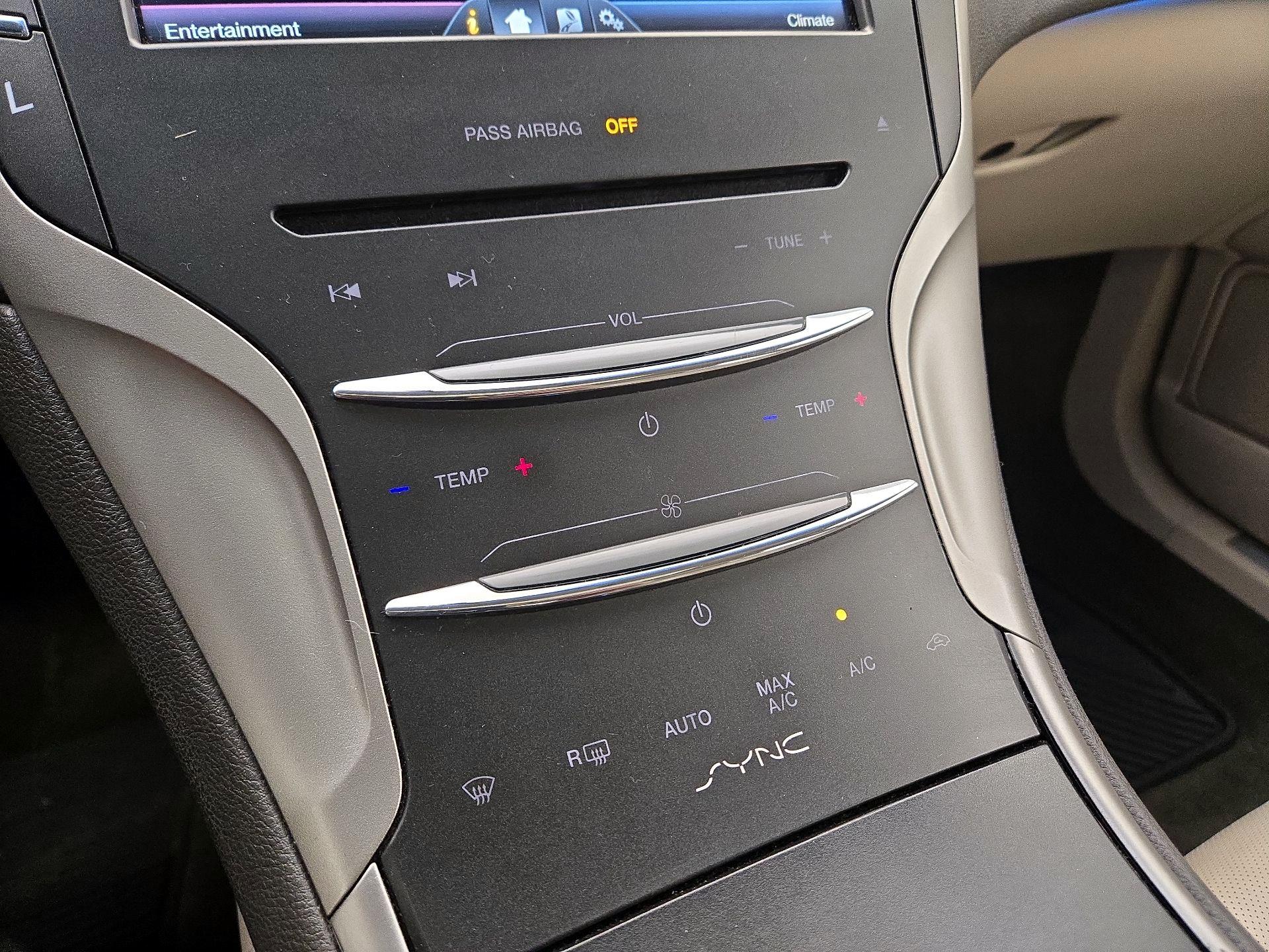 Thumbnail: 2016 Lincoln MKZ - 17