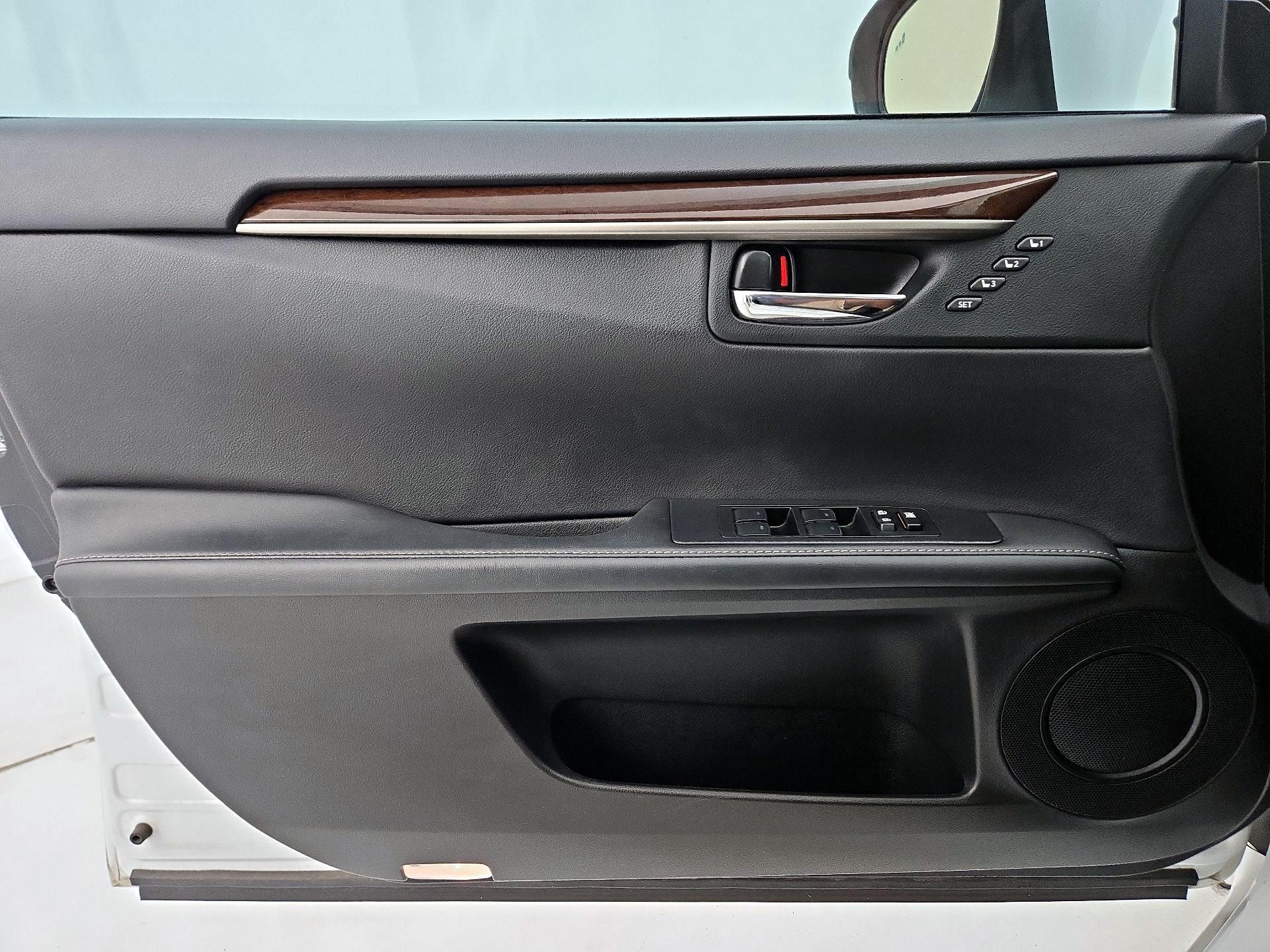 Thumbnail: 2014 Lexus ES - 12
