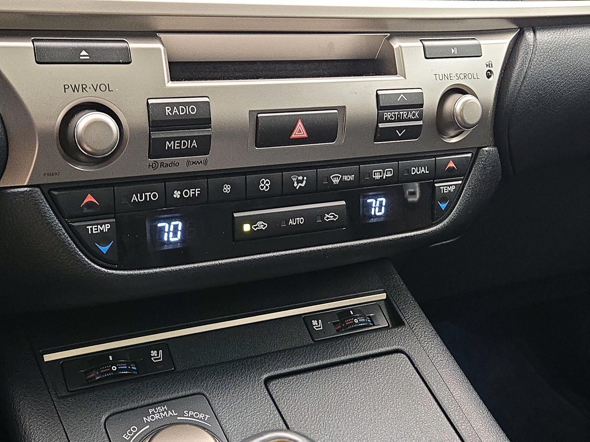 Thumbnail: 2014 Lexus ES - 16