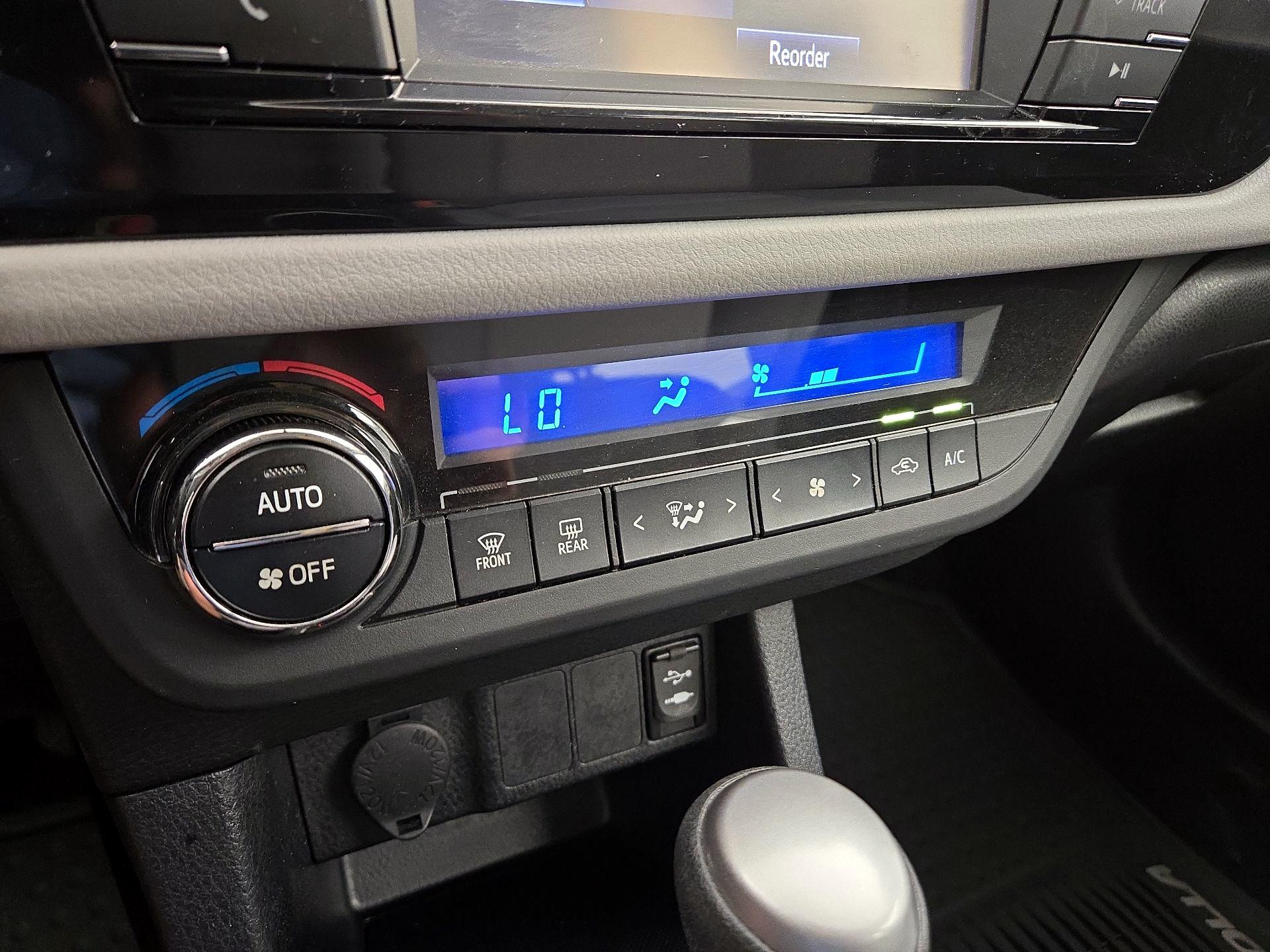 Thumbnail: 2014 Toyota Corolla - 16