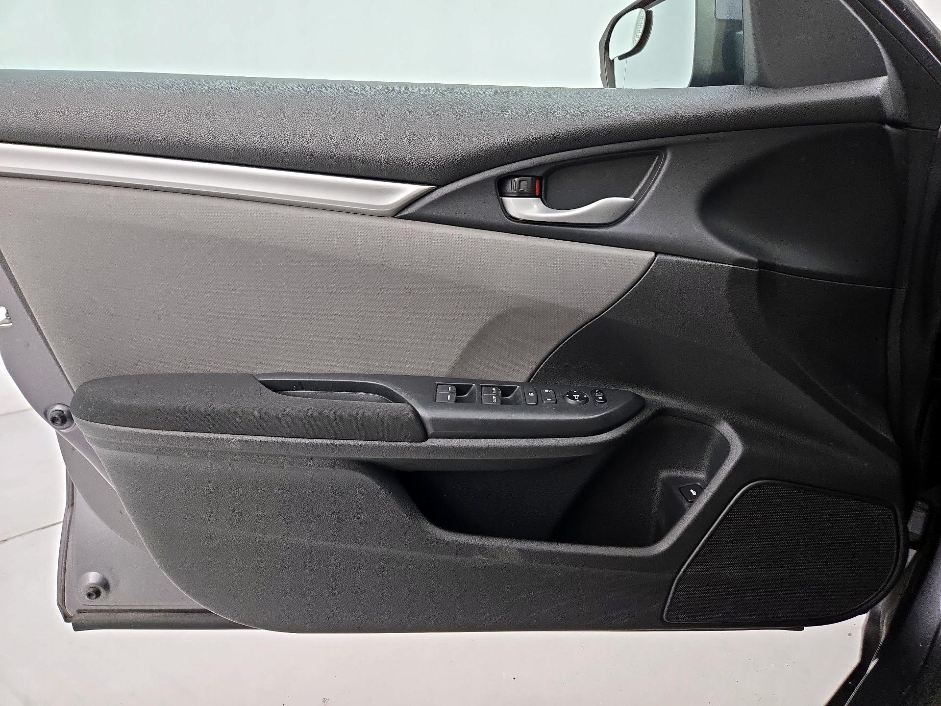 Thumbnail: 2016 Honda Civic - 12