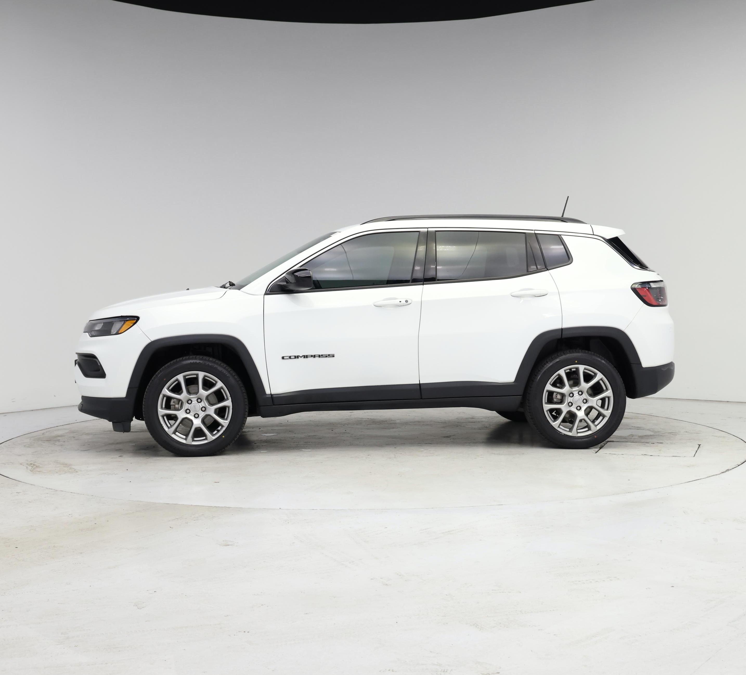 Thumbnail: 2022 Jeep Compass - 3