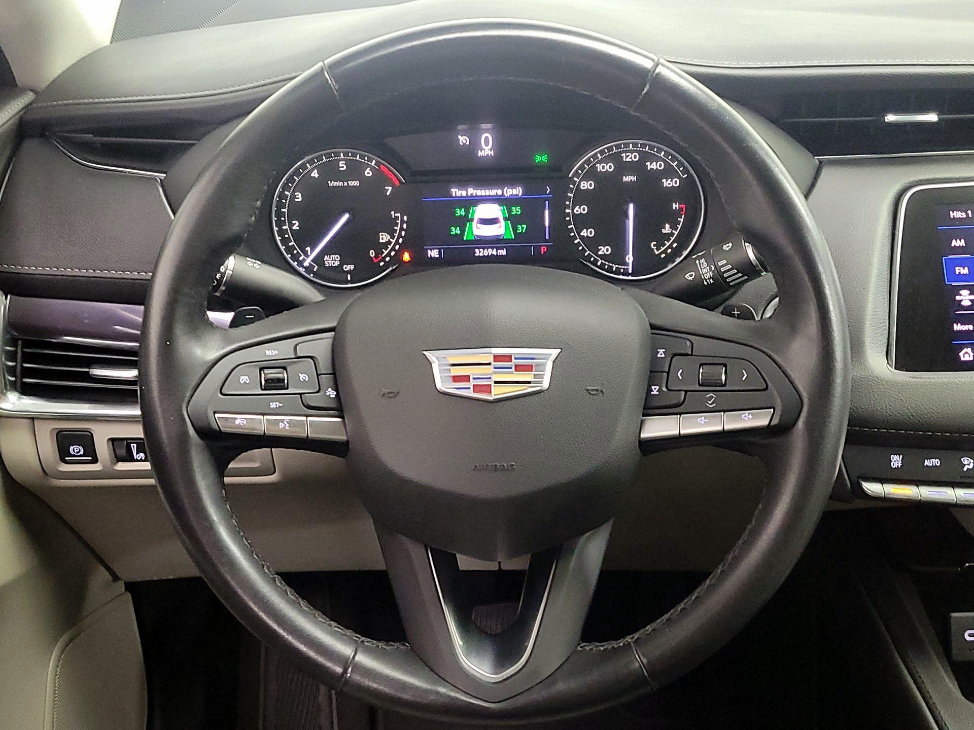Thumbnail: 2022 Cadillac XT4 - 10