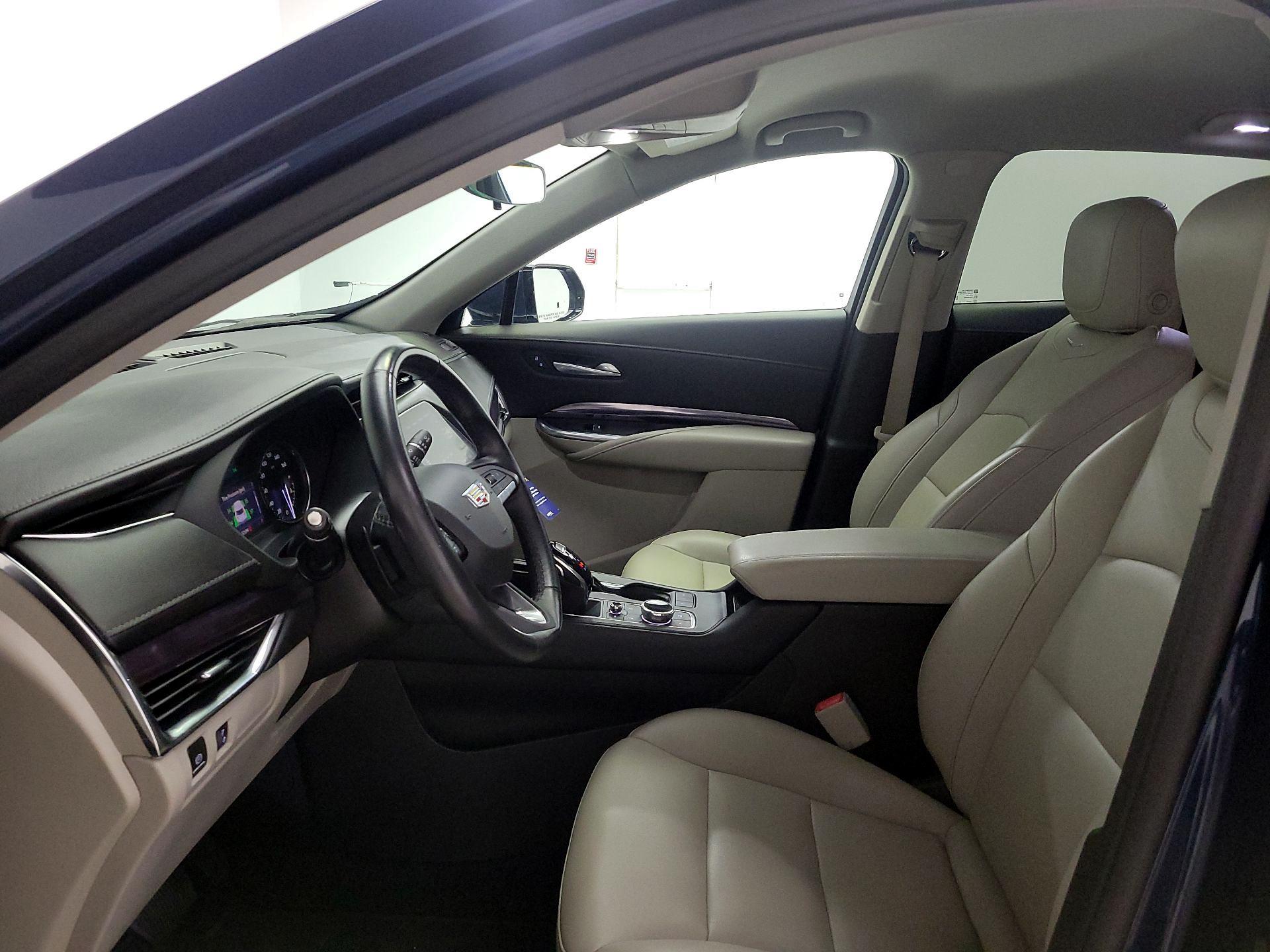 Thumbnail: 2022 Cadillac XT4 - 11