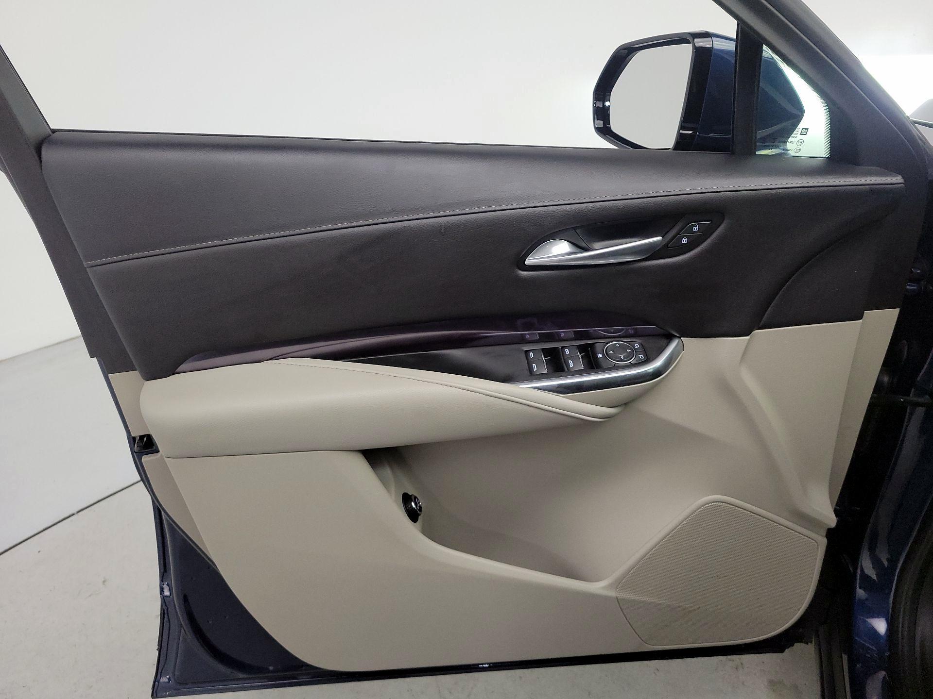 Thumbnail: 2022 Cadillac XT4 - 12