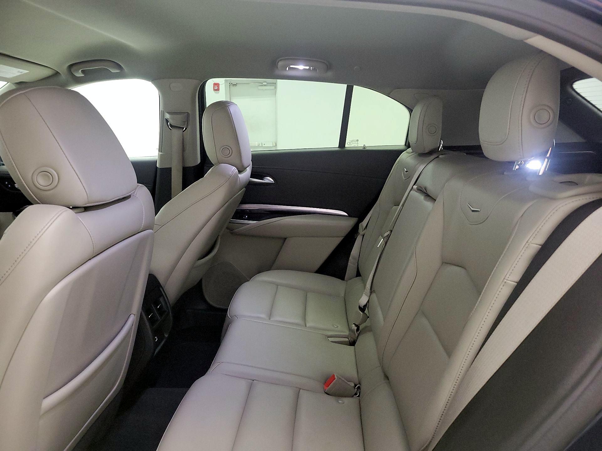 Thumbnail: 2022 Cadillac XT4 - 19