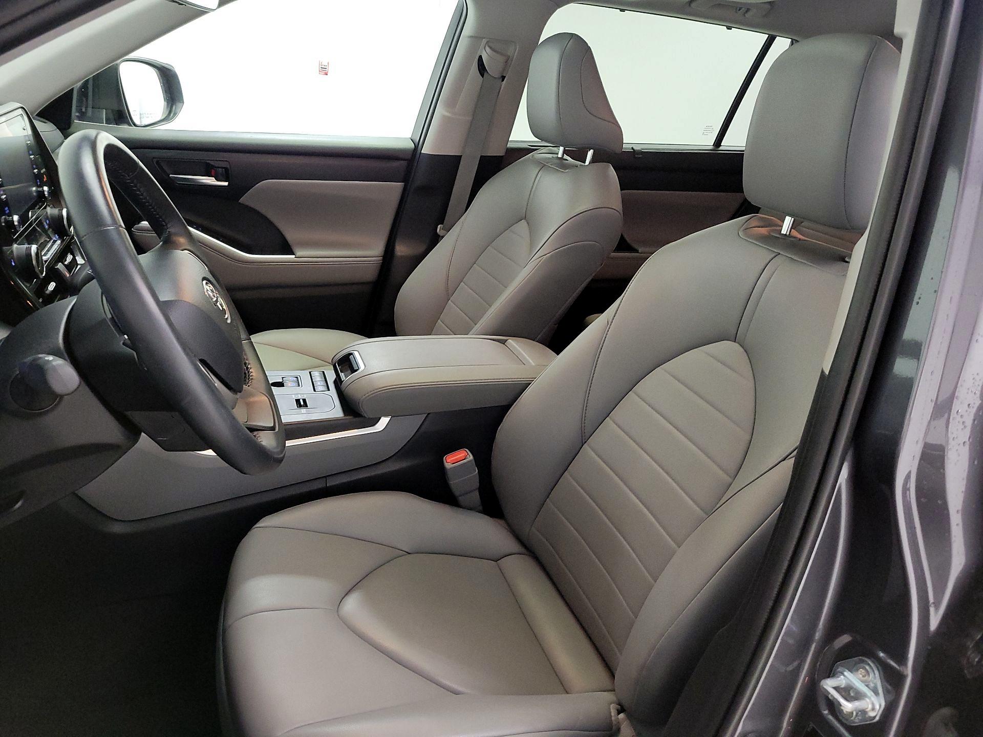 Thumbnail: 2022 Toyota Highlander - 11