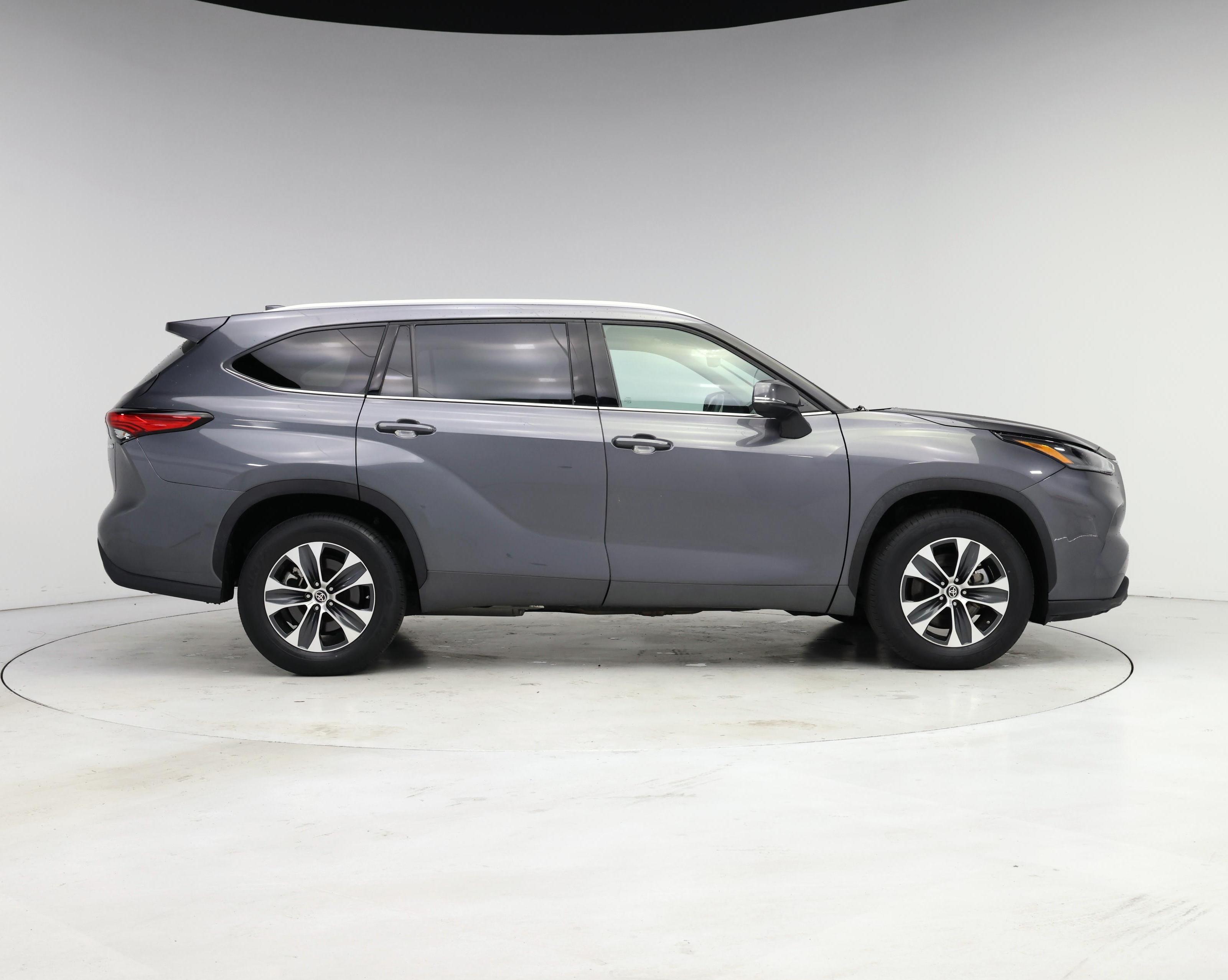 Thumbnail: 2022 Toyota Highlander - 7