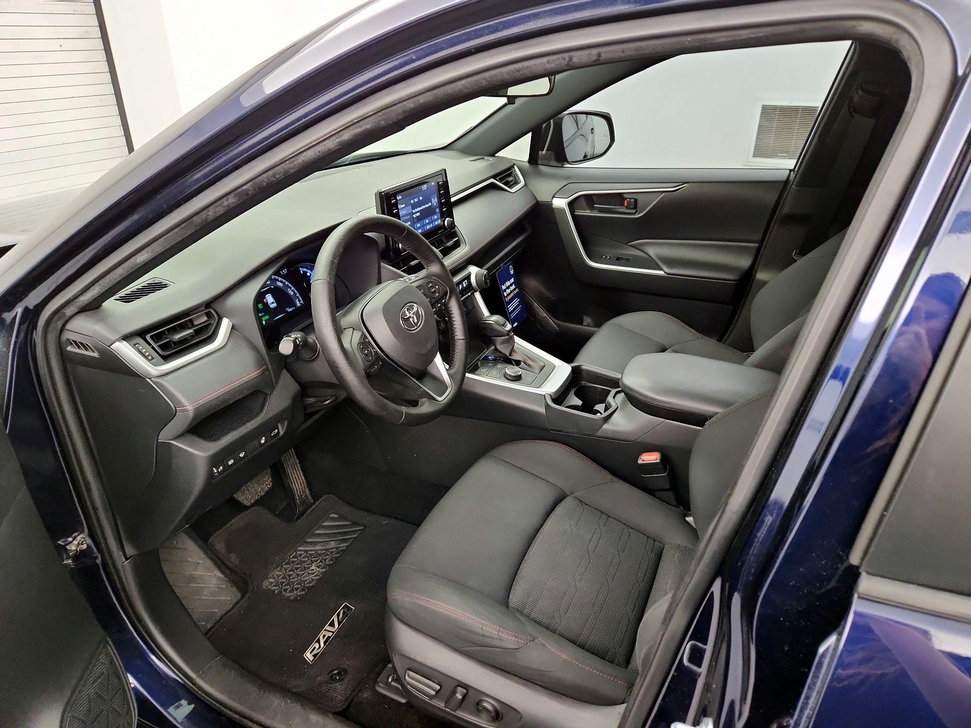 Thumbnail: 2021 Toyota RAV4 - 11