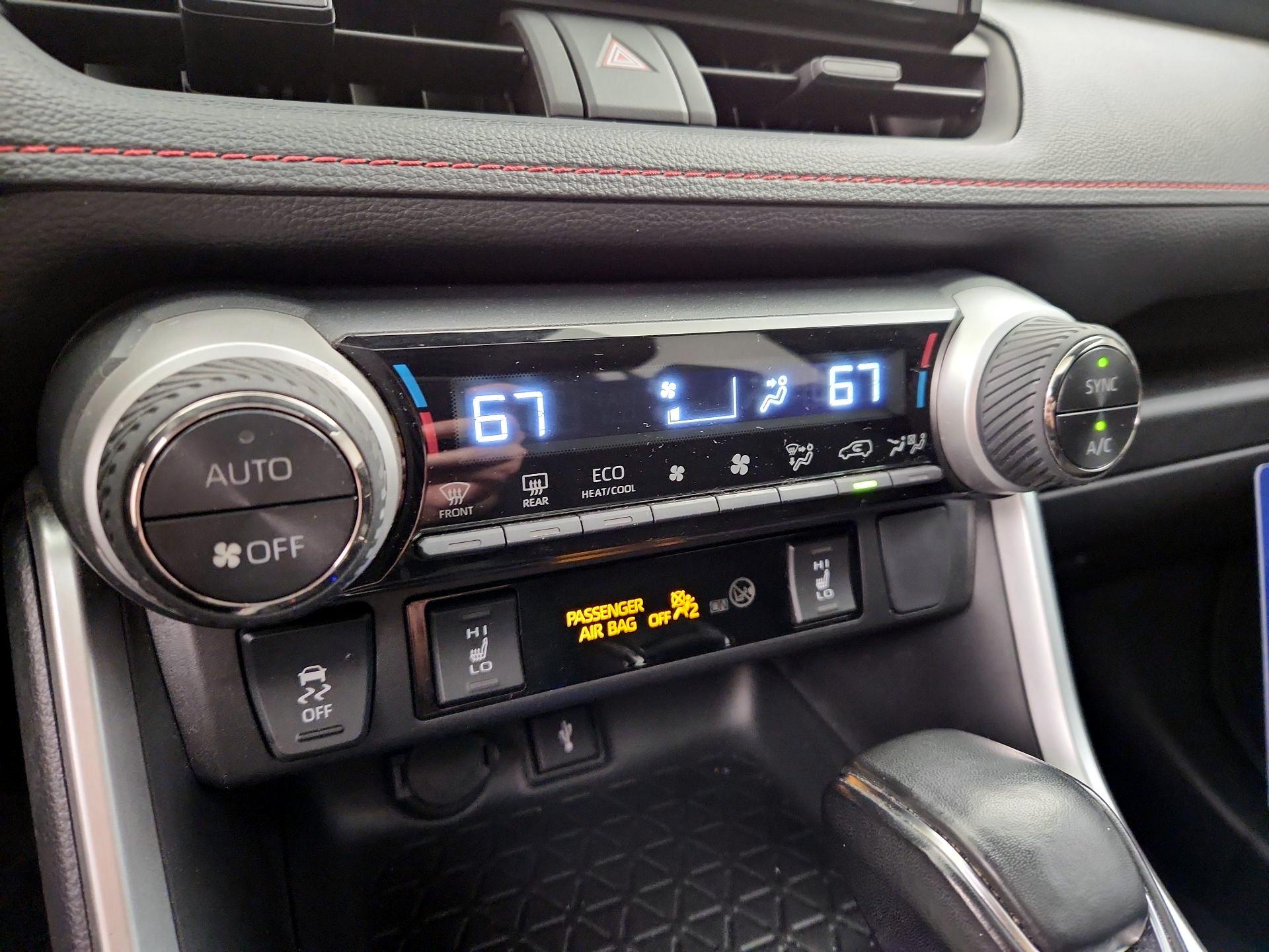 Thumbnail: 2021 Toyota RAV4 - 16