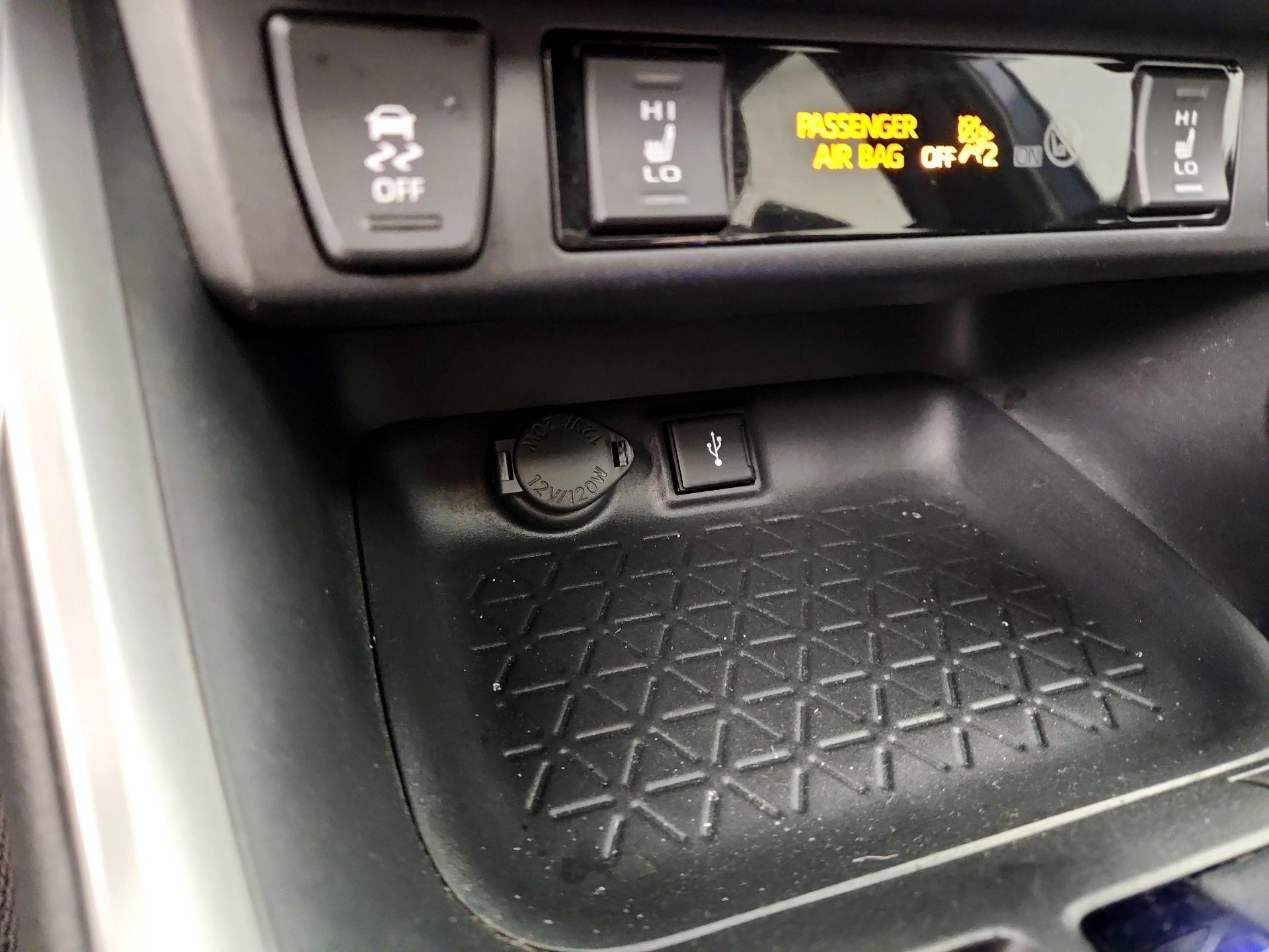 Thumbnail: 2021 Toyota RAV4 - 18