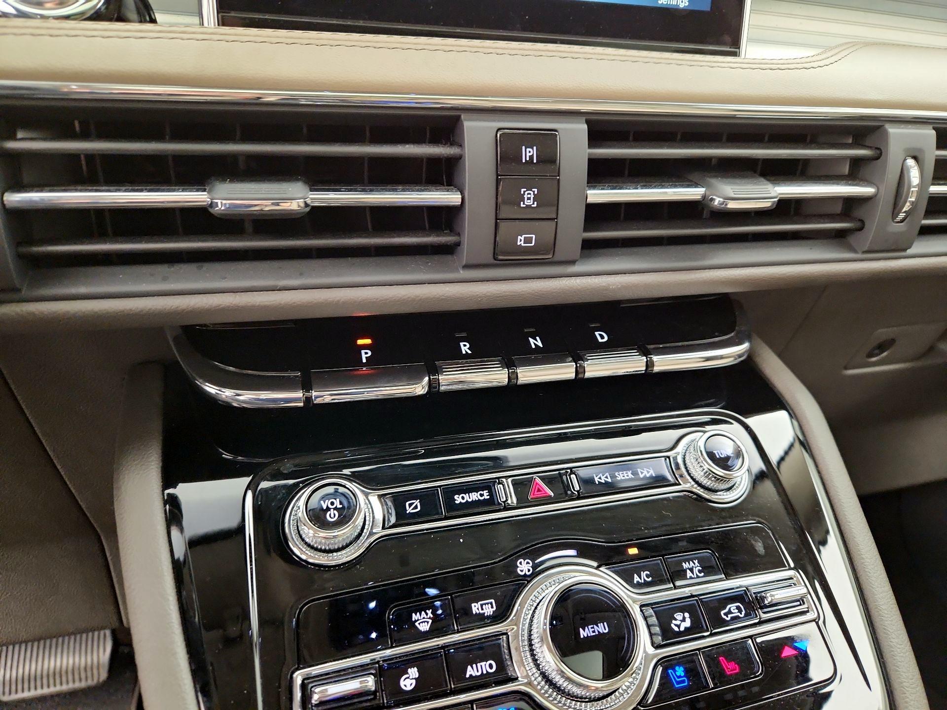 Thumbnail: 2022 Lincoln Corsair - 18