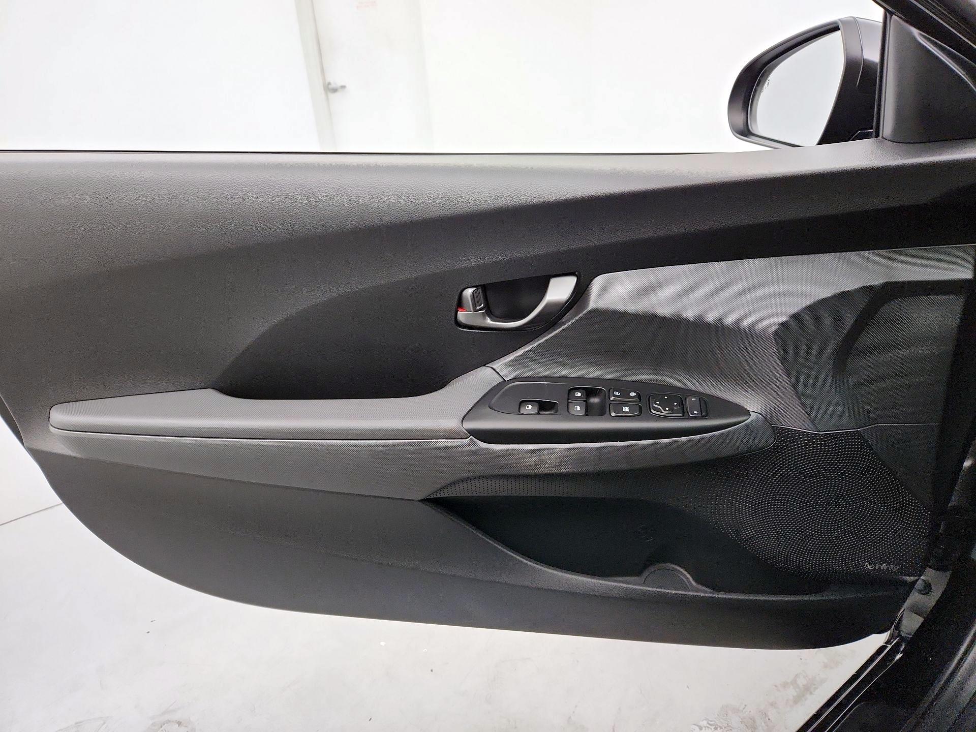 Thumbnail: 2020 Hyundai Veloster - 12