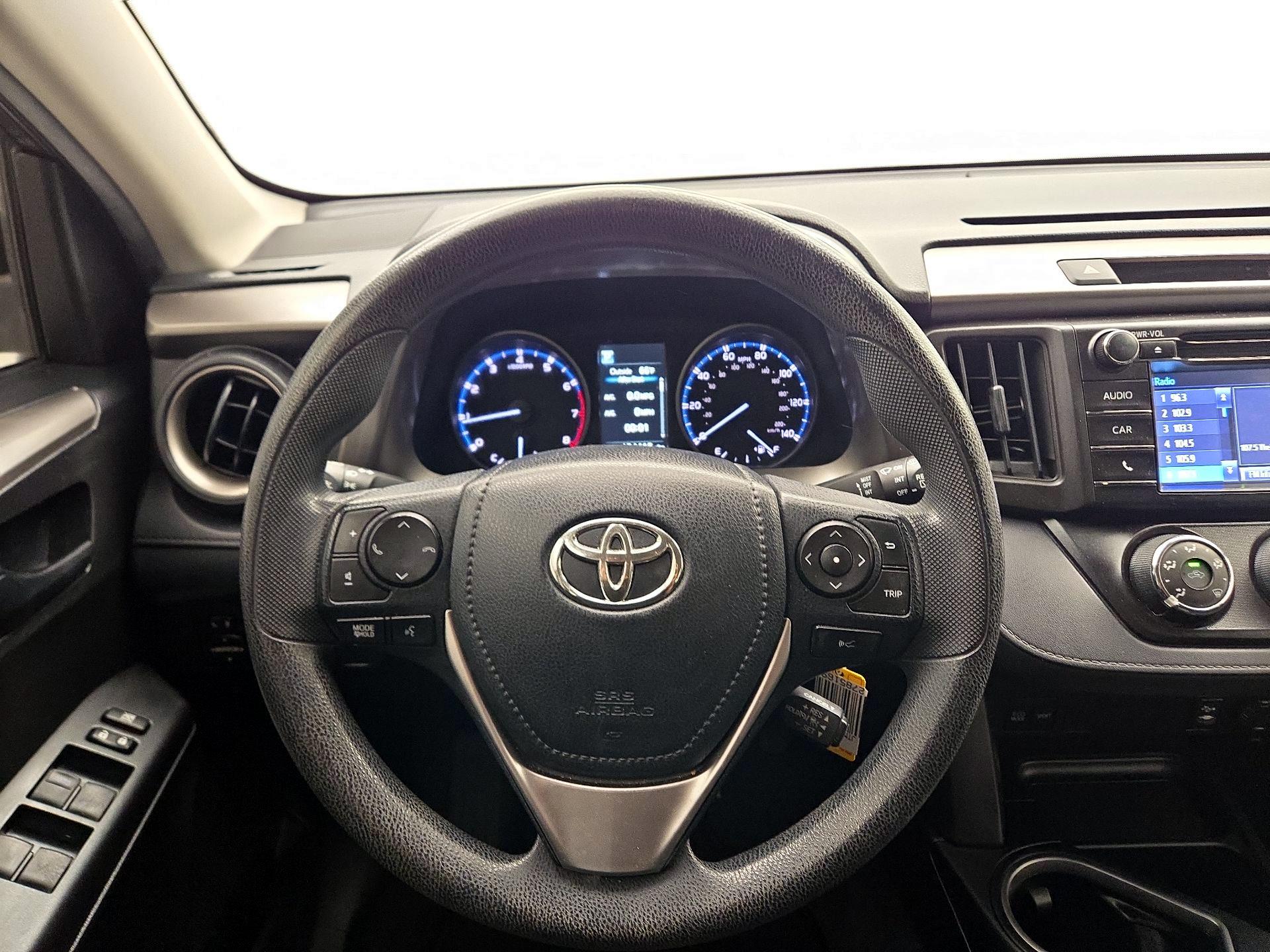 Thumbnail: 2017 Toyota RAV4 - 10