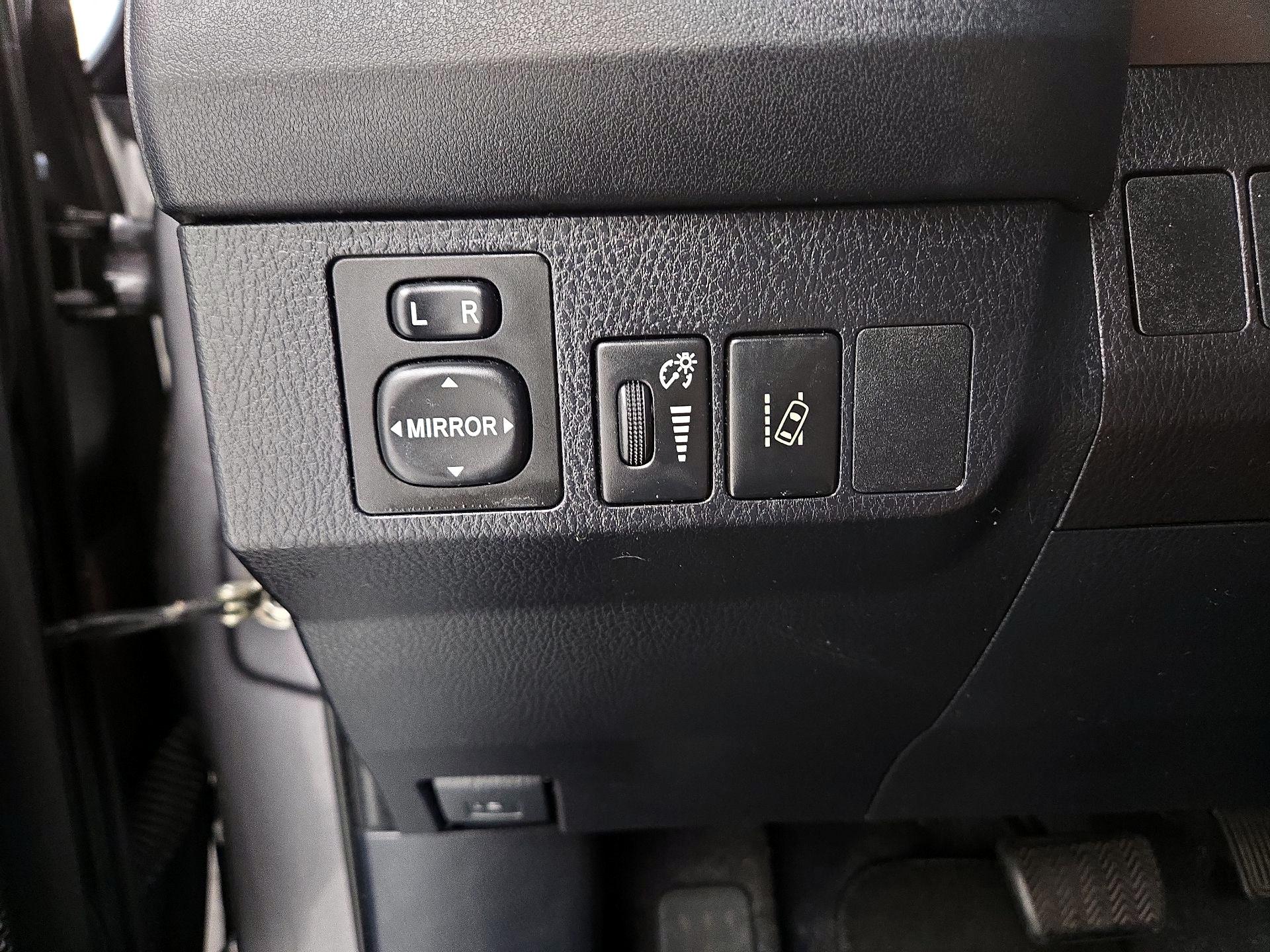 Thumbnail: 2017 Toyota RAV4 - 13