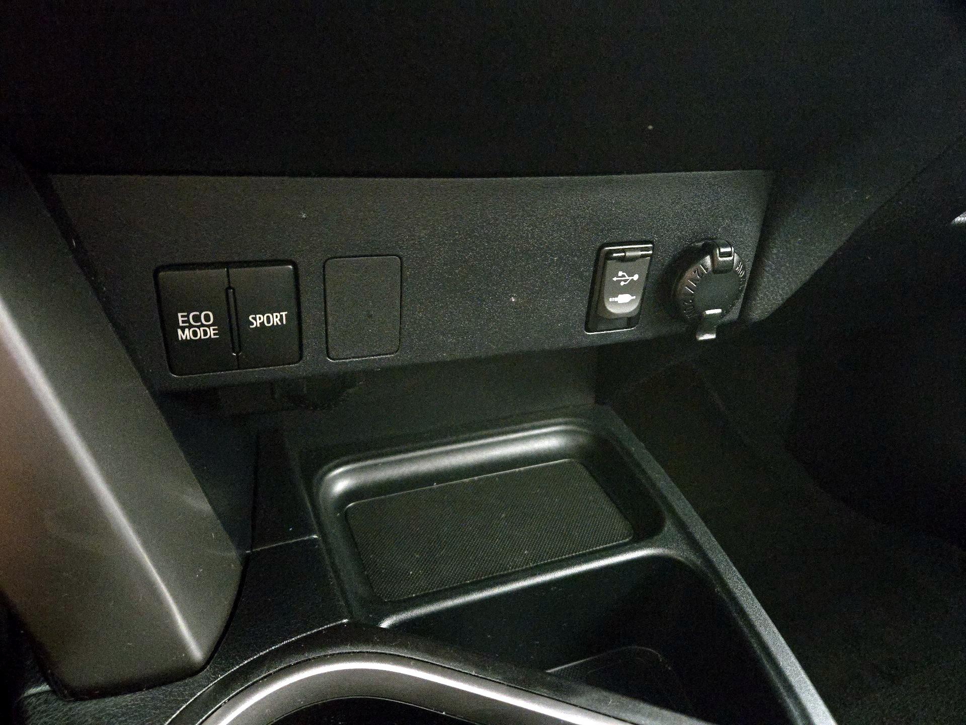 Thumbnail: 2017 Toyota RAV4 - 18