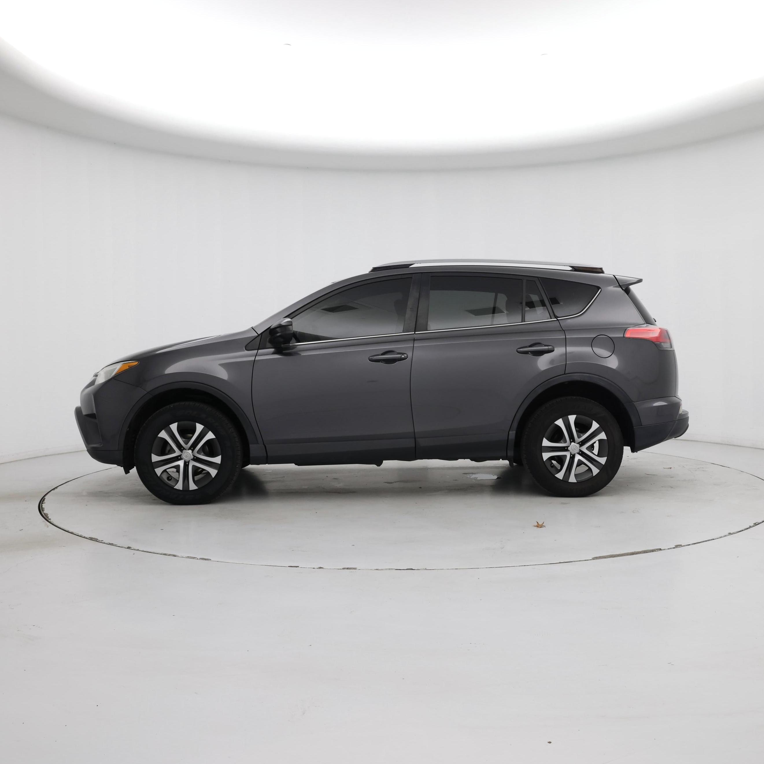 Thumbnail: 2017 Toyota RAV4 - 3