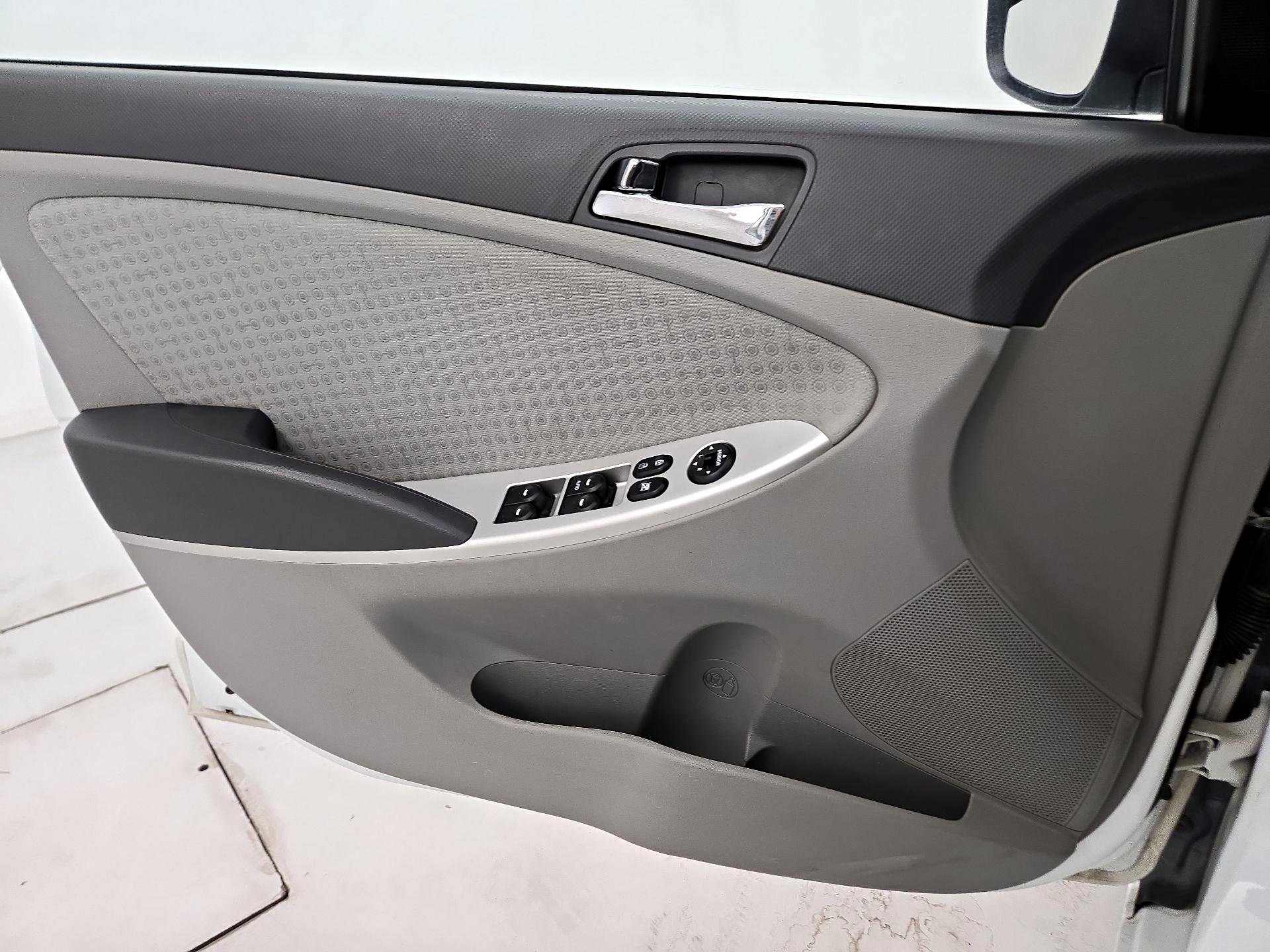 Thumbnail: 2014 Hyundai Accent - 12