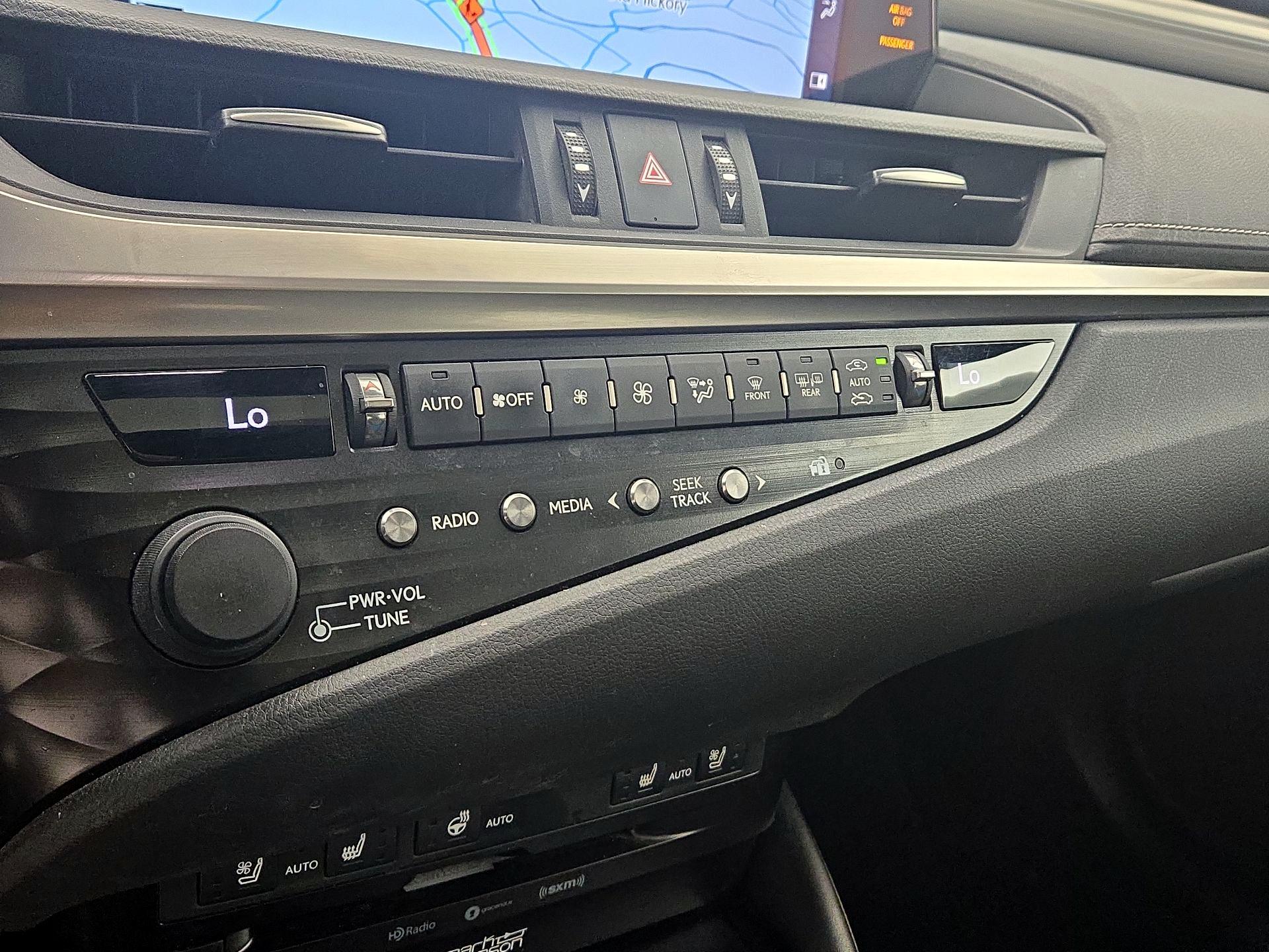 Thumbnail: 2019 Lexus ES - 17