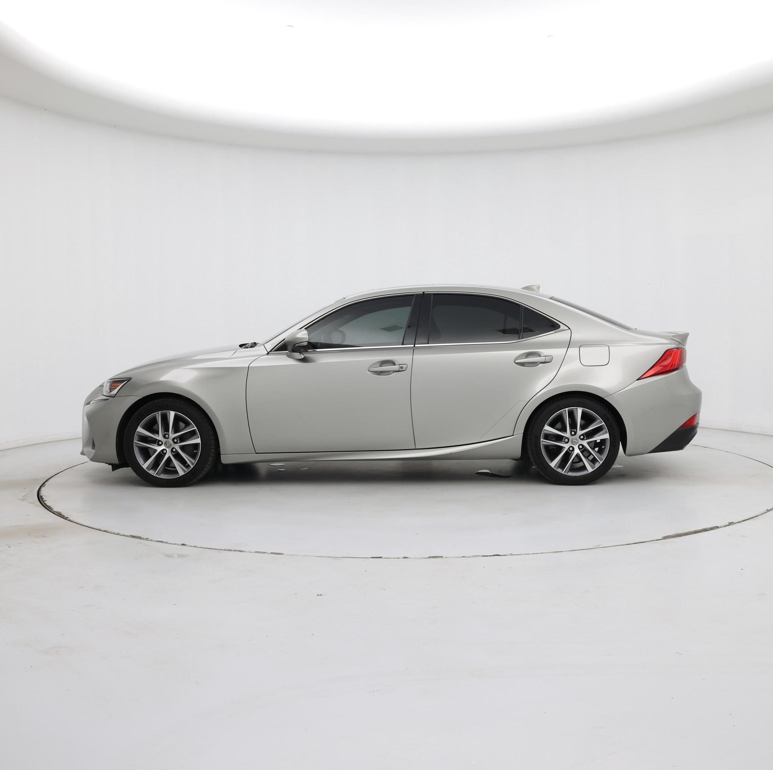 Thumbnail: 2019 Lexus IS - 3