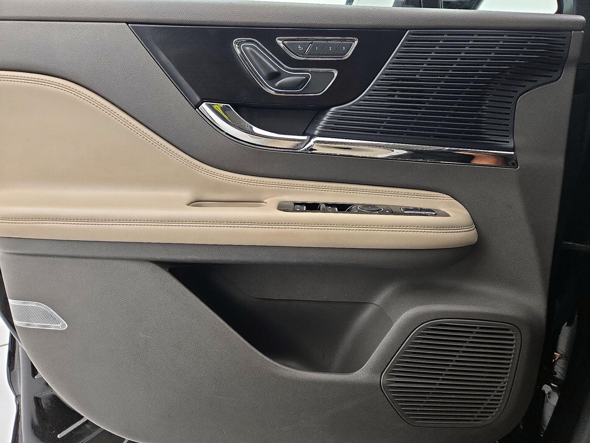 Thumbnail: 2021 Lincoln Corsair - 12