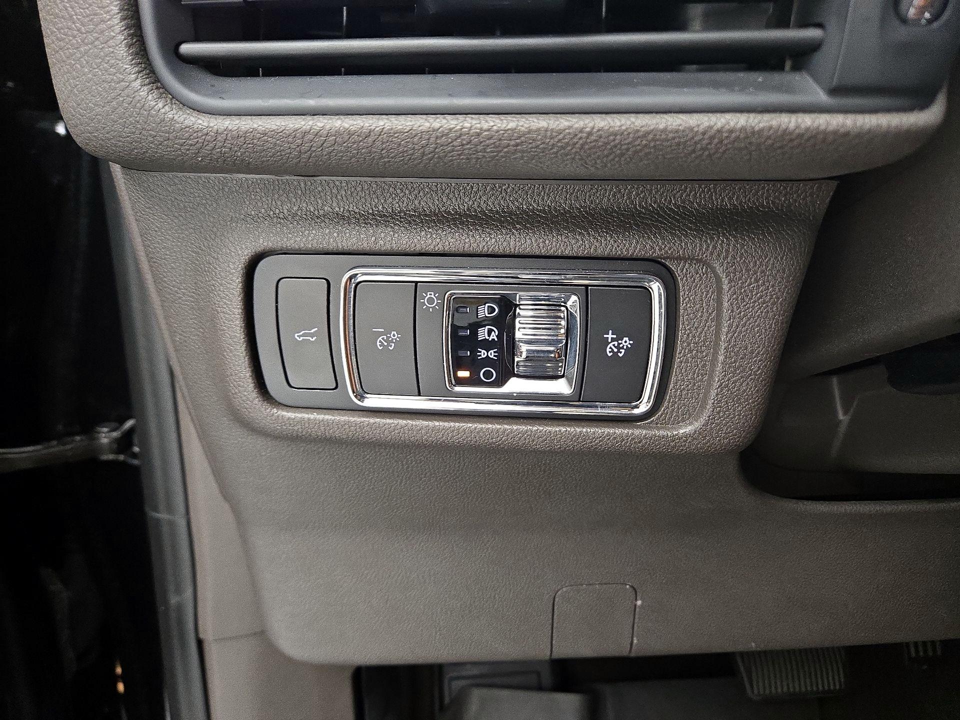 Thumbnail: 2021 Lincoln Corsair - 13