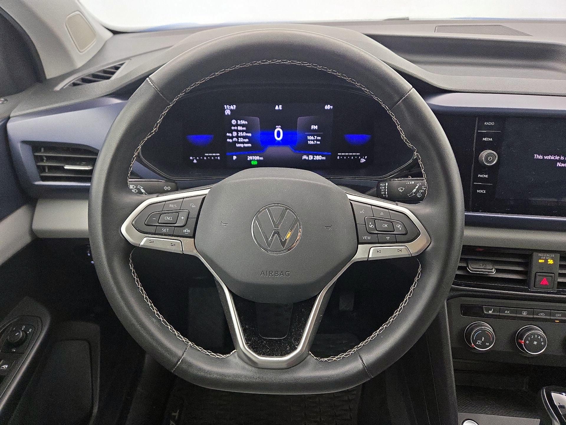 Thumbnail: 2022 Volkswagen Taos - 10