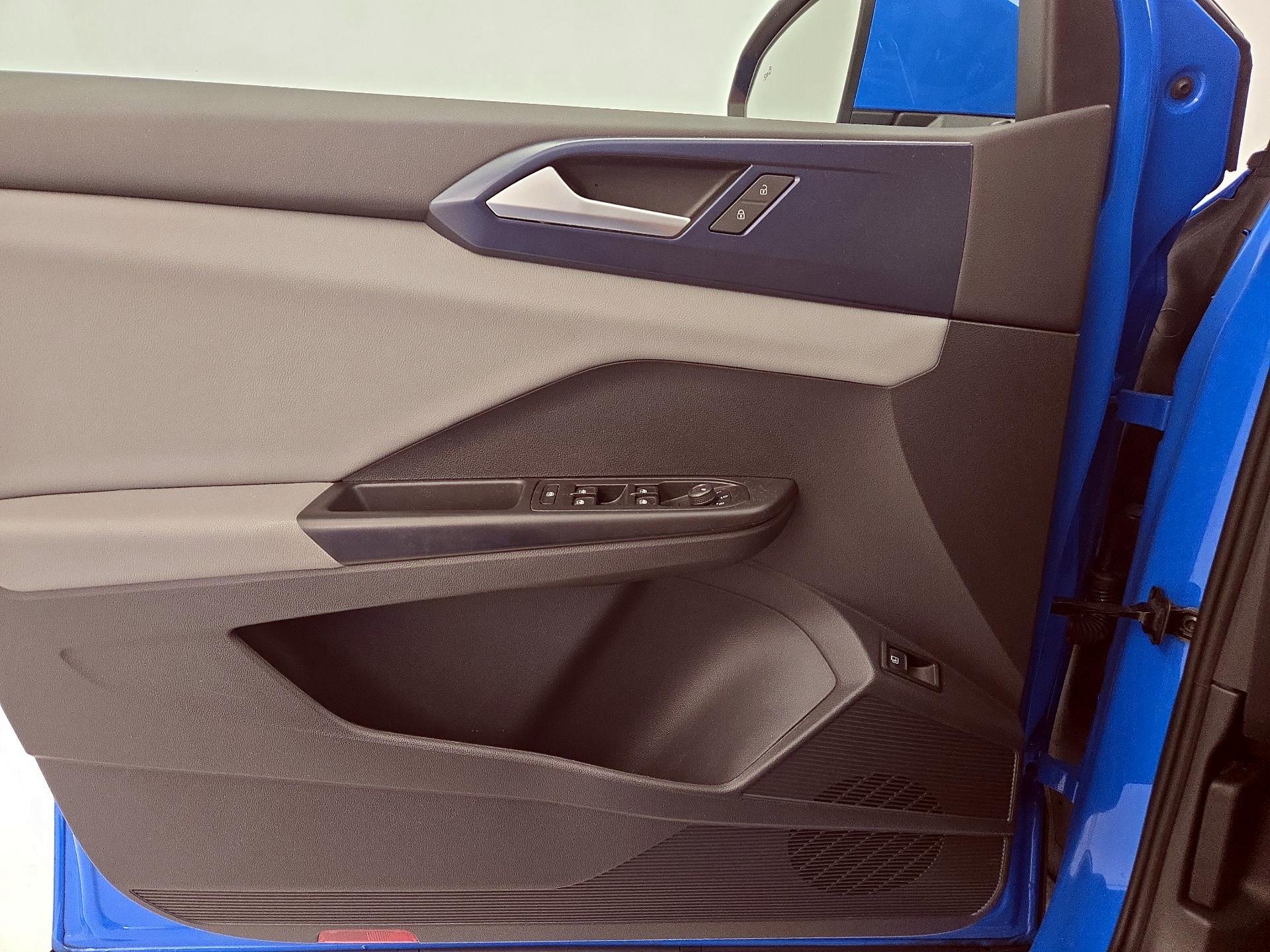 Thumbnail: 2022 Volkswagen Taos - 12