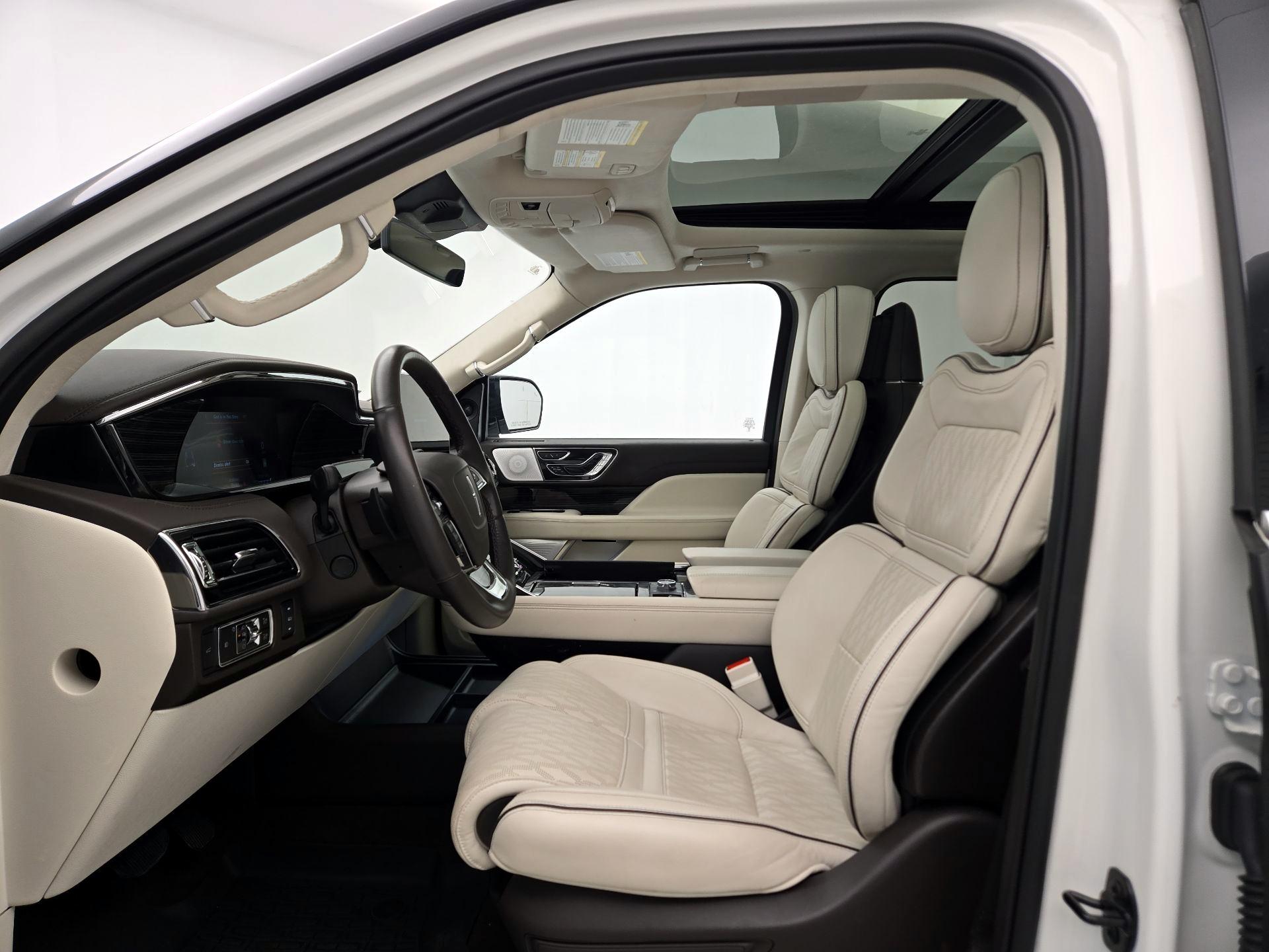 Thumbnail: 2024 Lincoln Navigator - 11